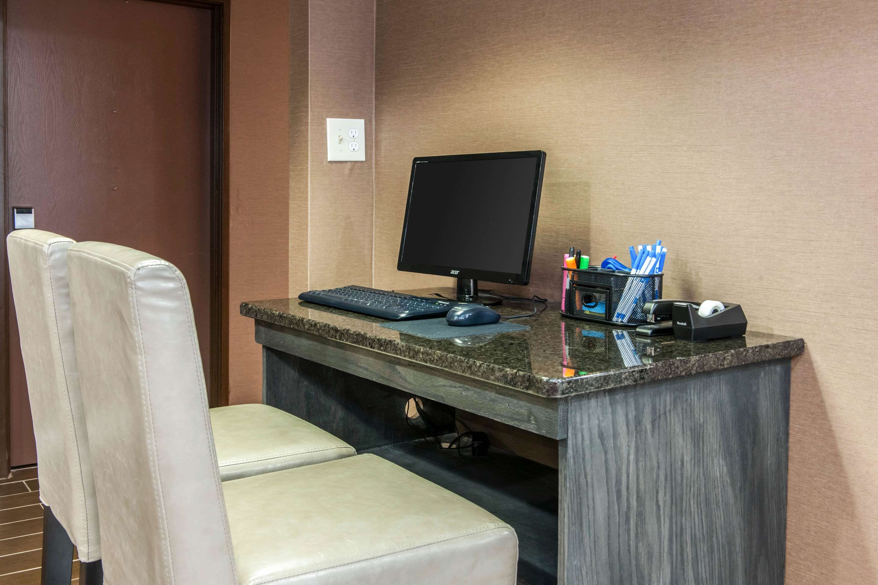 Business center | Comfort Inn near I-69 and Washington Center Road