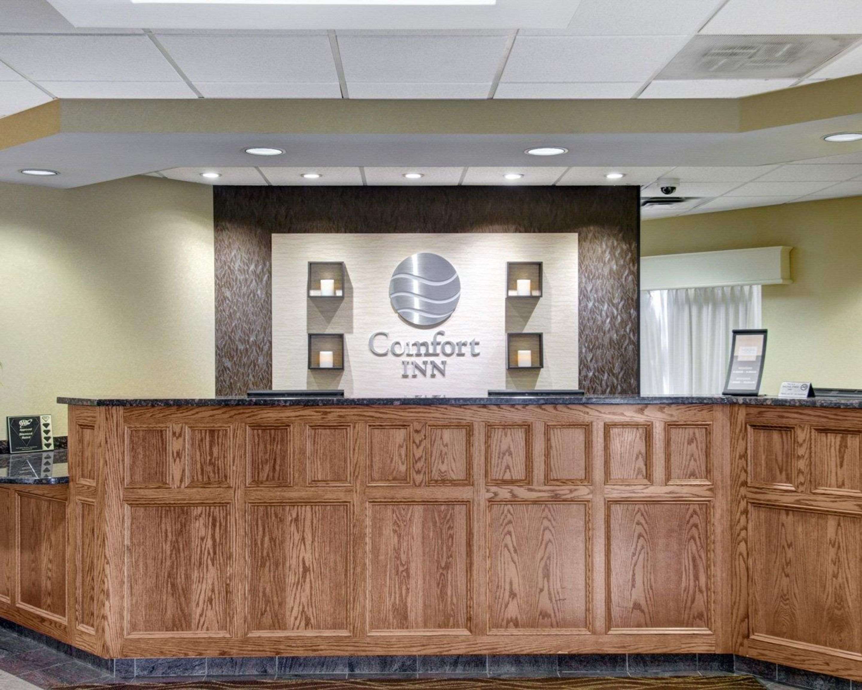 Front desk | Spark by Hilton Woburn Boston