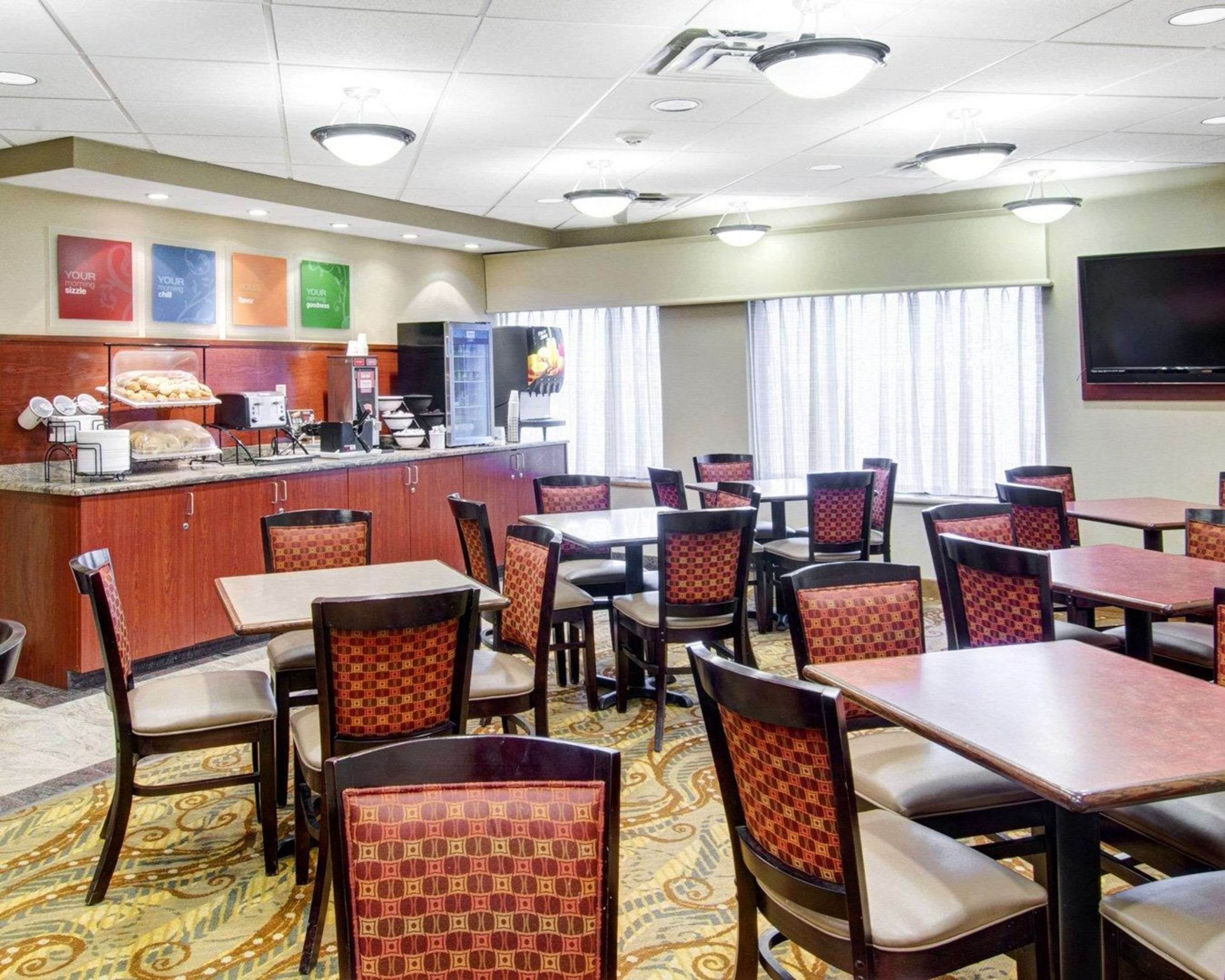 Enjoy breakfast in this seating area | Spark by Hilton Woburn Boston