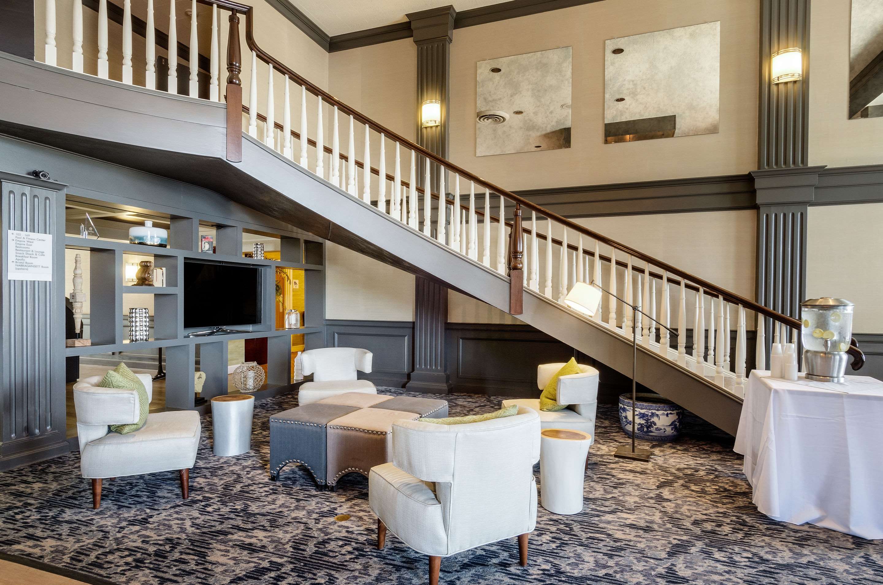Spacious lobby with sitting area | Clarion Inn Seekonk - Providence