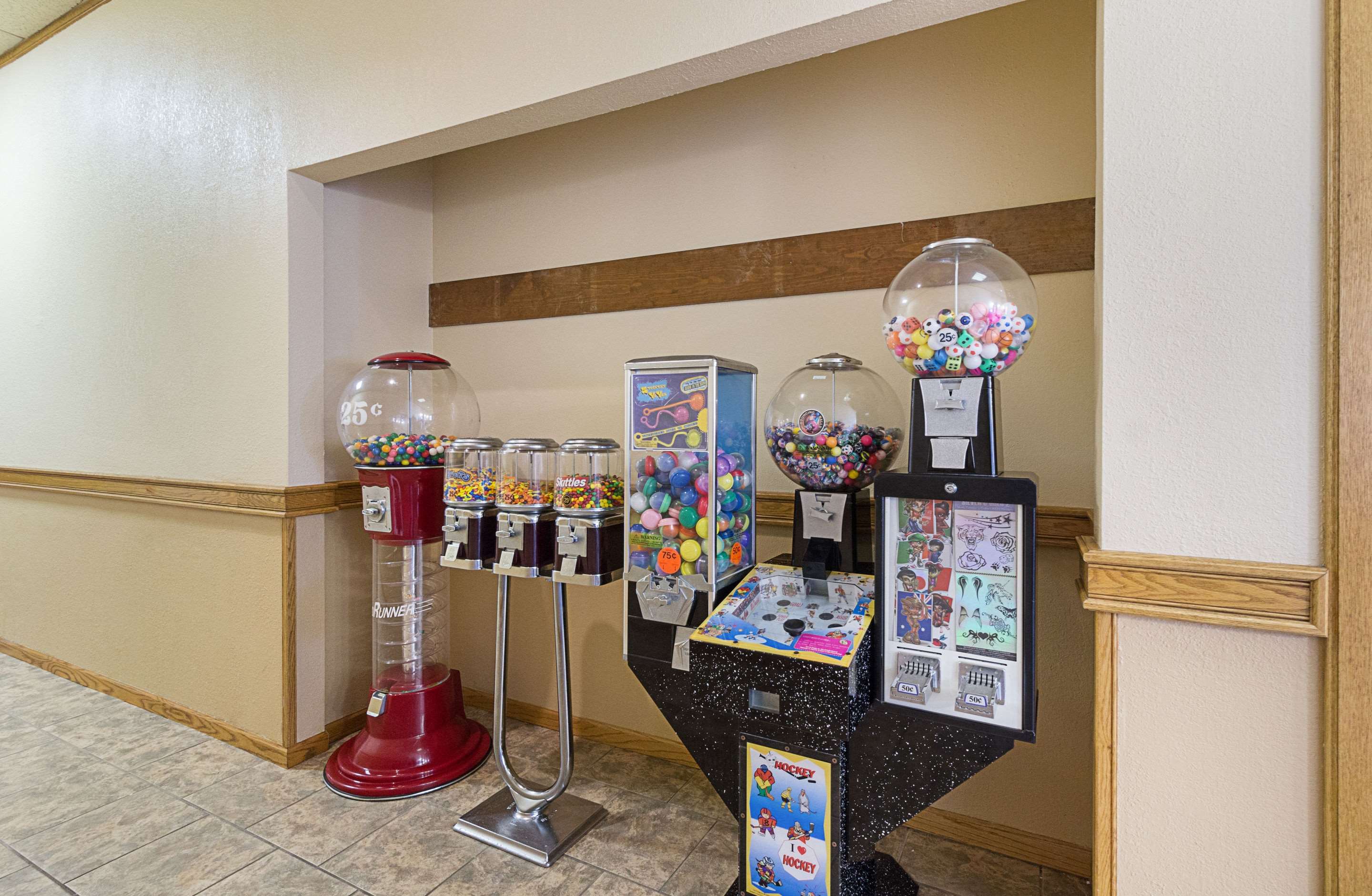 Treats in the lobby | Econo Lodge