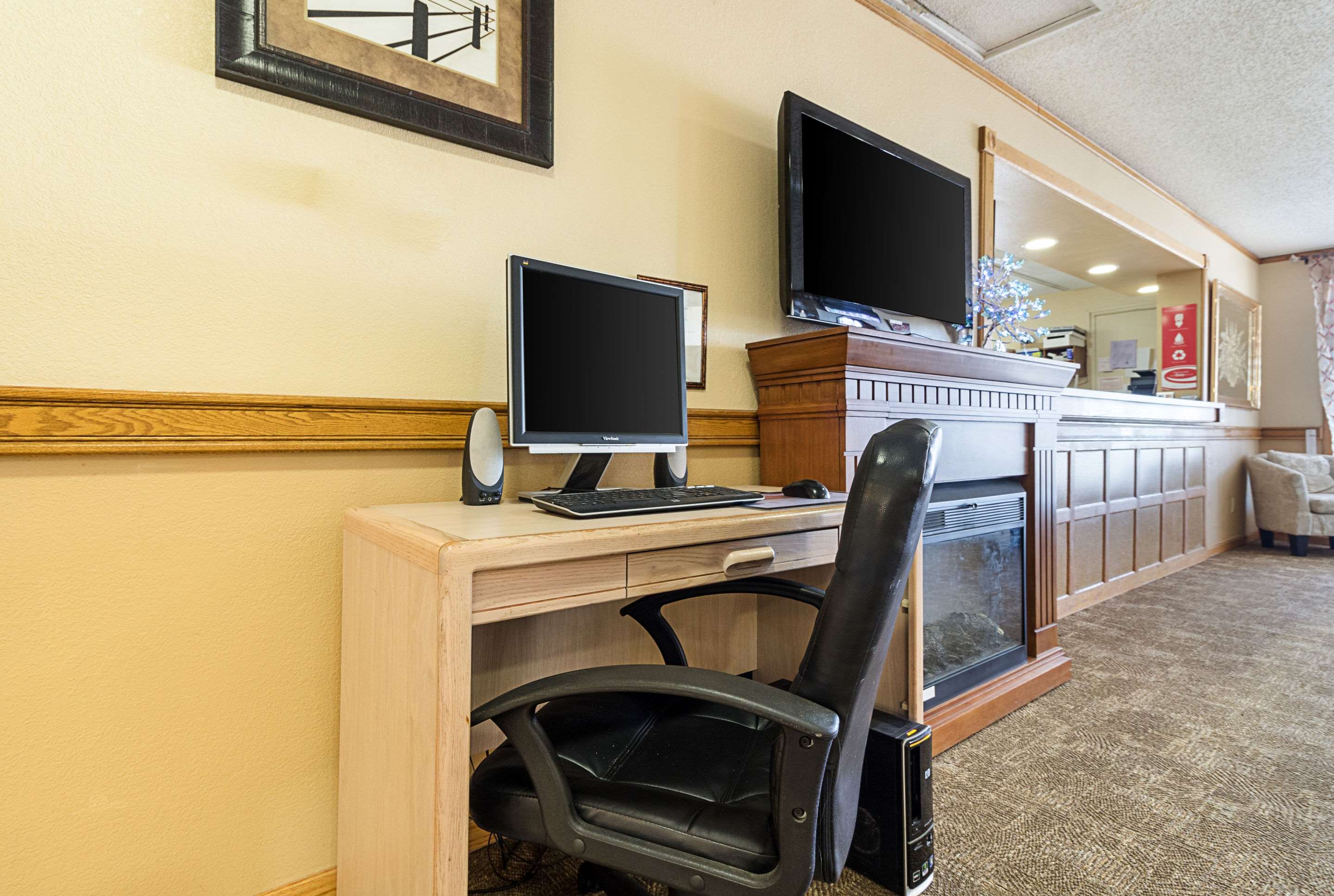 Business center | Econo Lodge