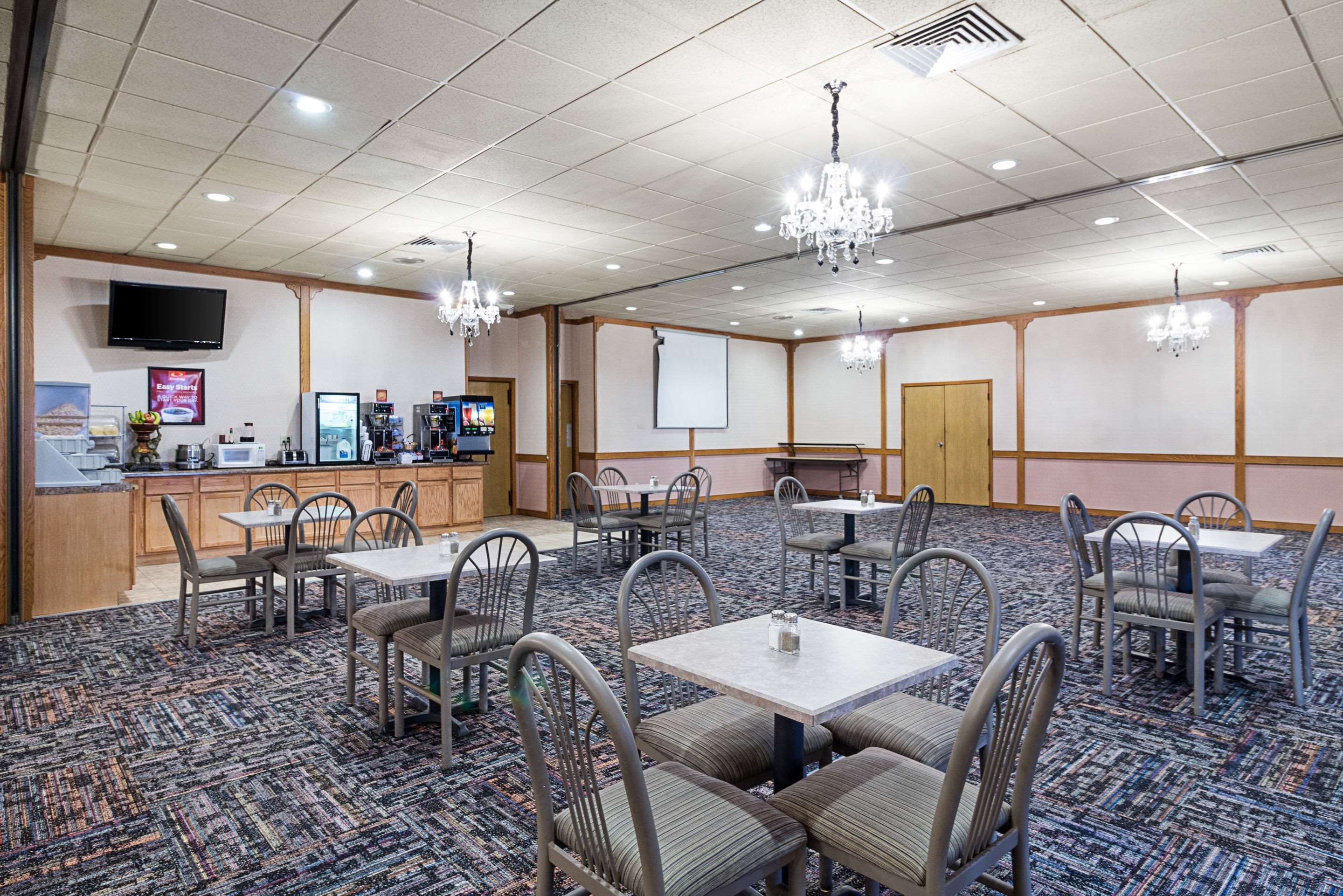 Breakfast area | Econo Lodge