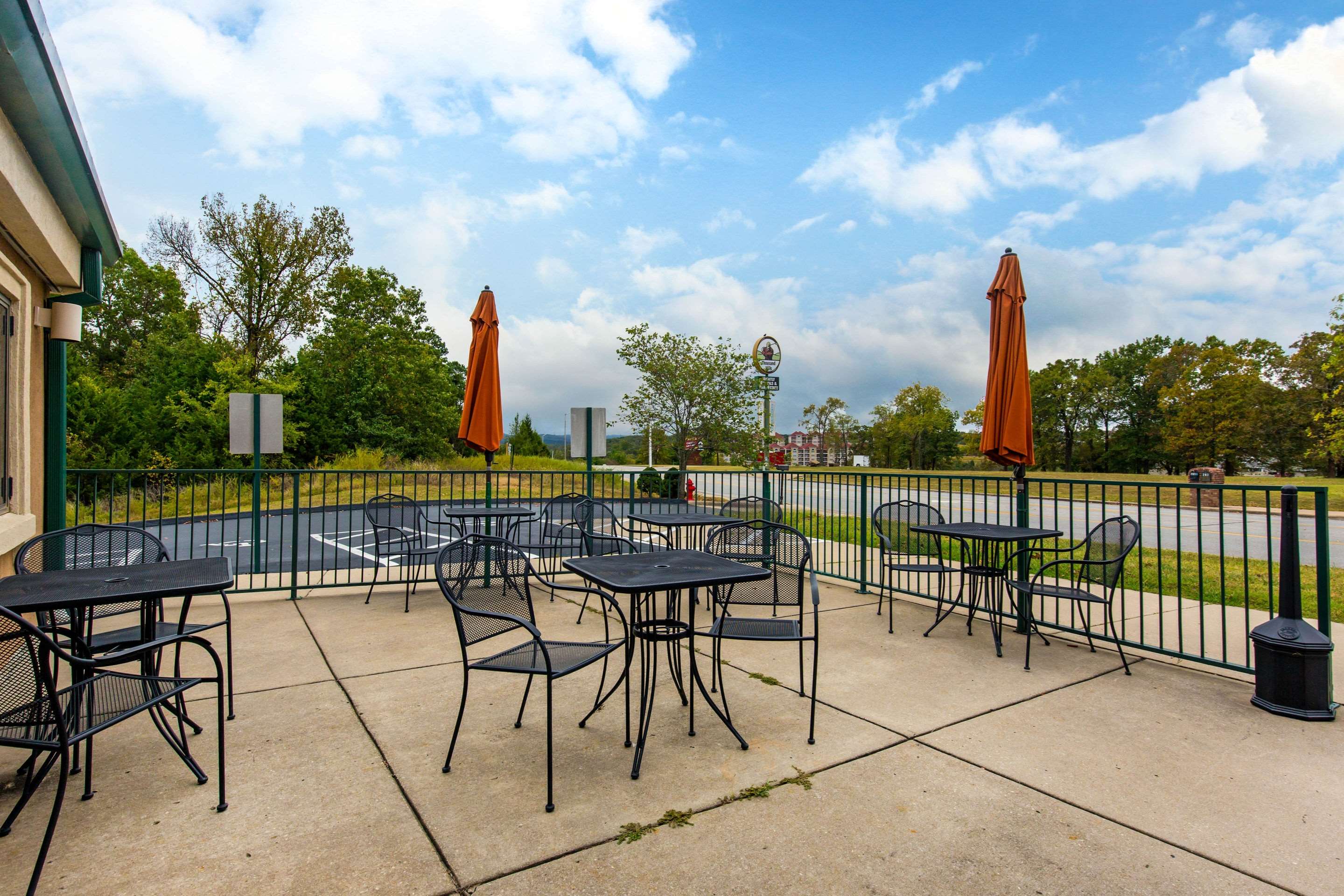 Relax on the patio | Econo Lodge Branson at Thousand Hills