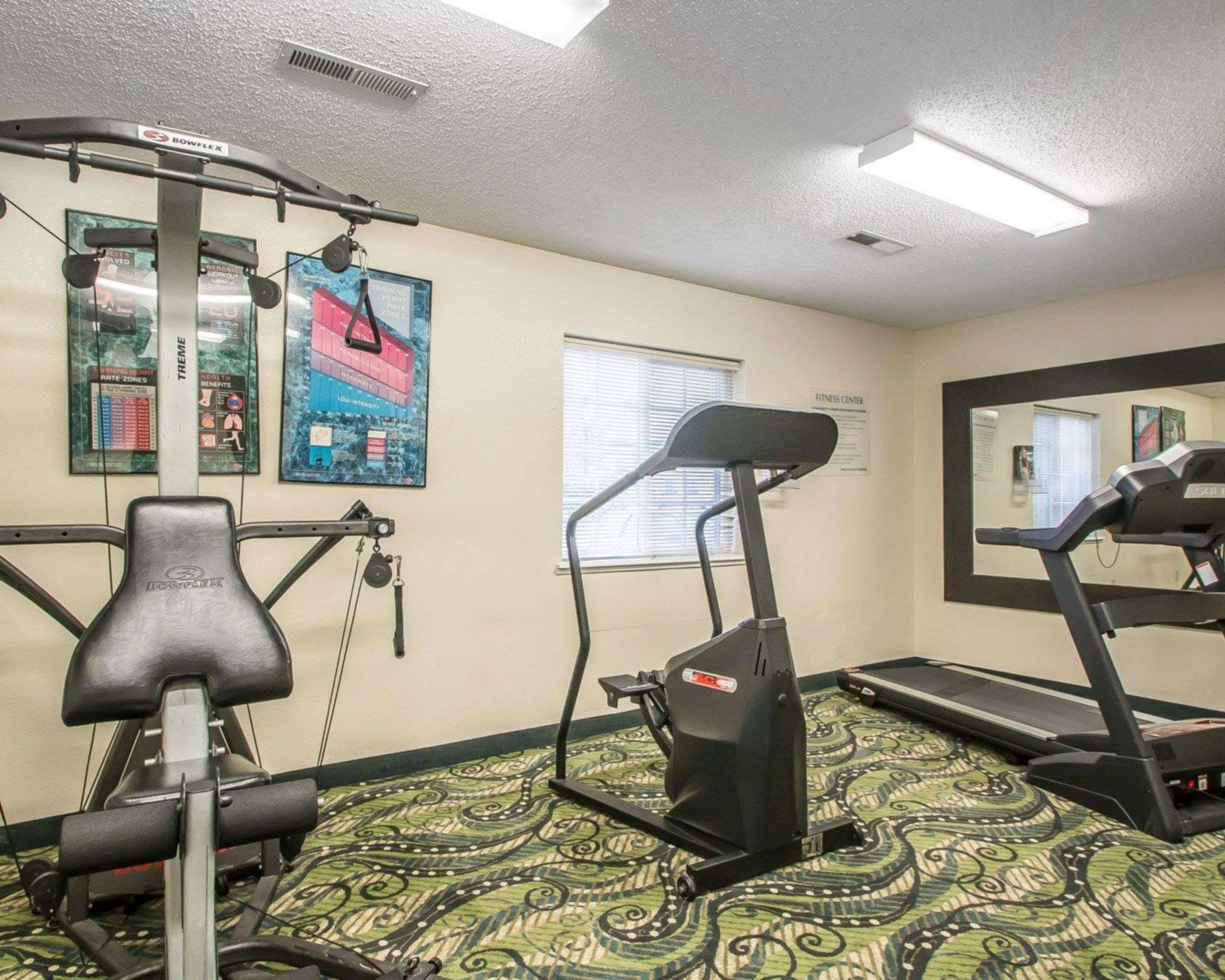 Exercise room with cardio equipment