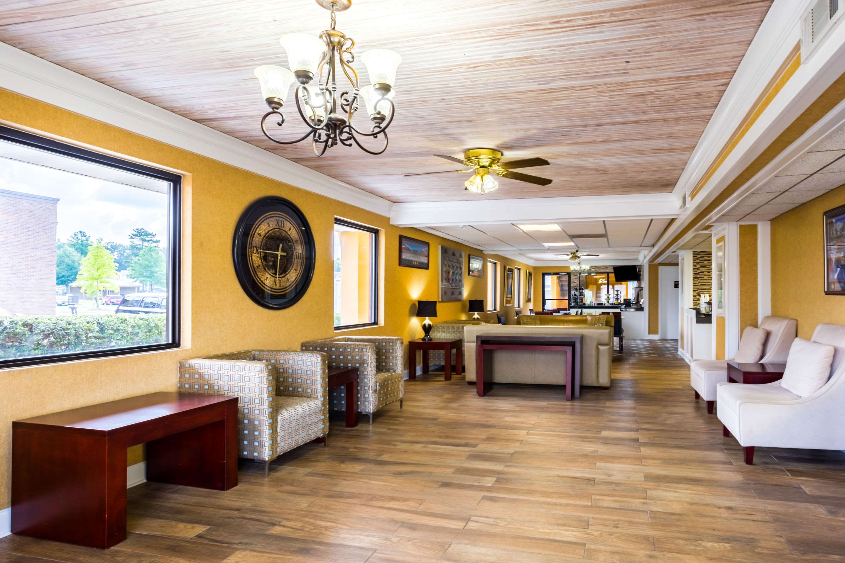 Hotel lobby | Quality Inn & Suites Oxford