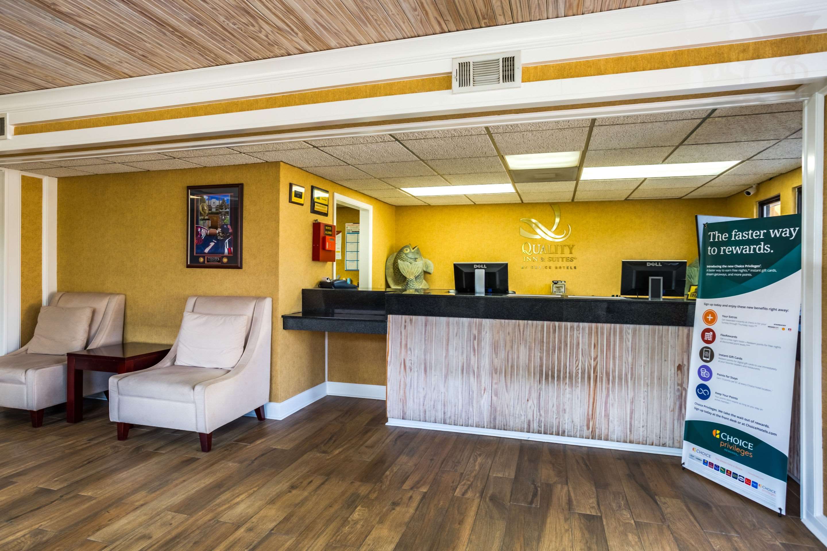 Hotel lobby | Quality Inn & Suites Oxford