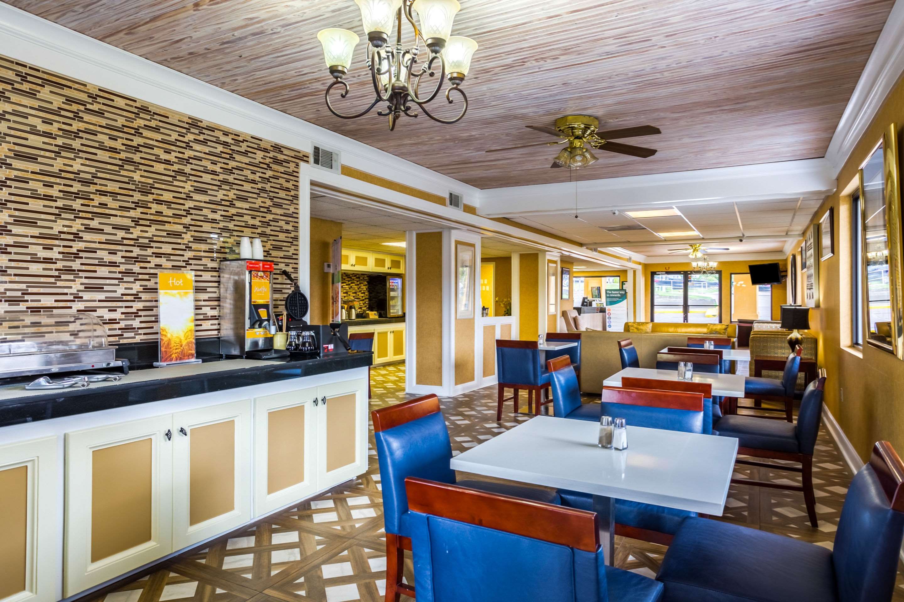 Breakfast area | Quality Inn & Suites Oxford