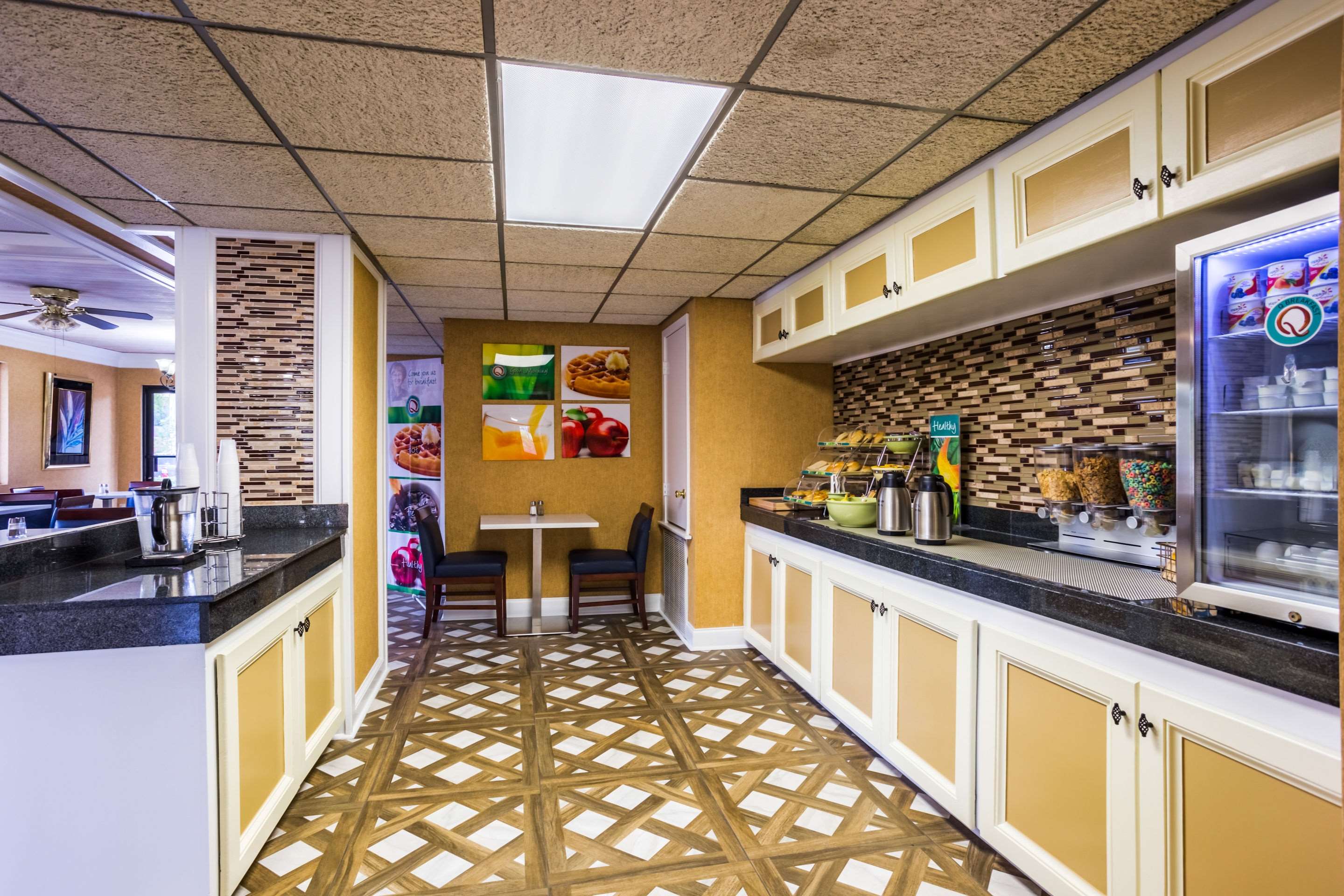 Breakfast area | Quality Inn & Suites Oxford
