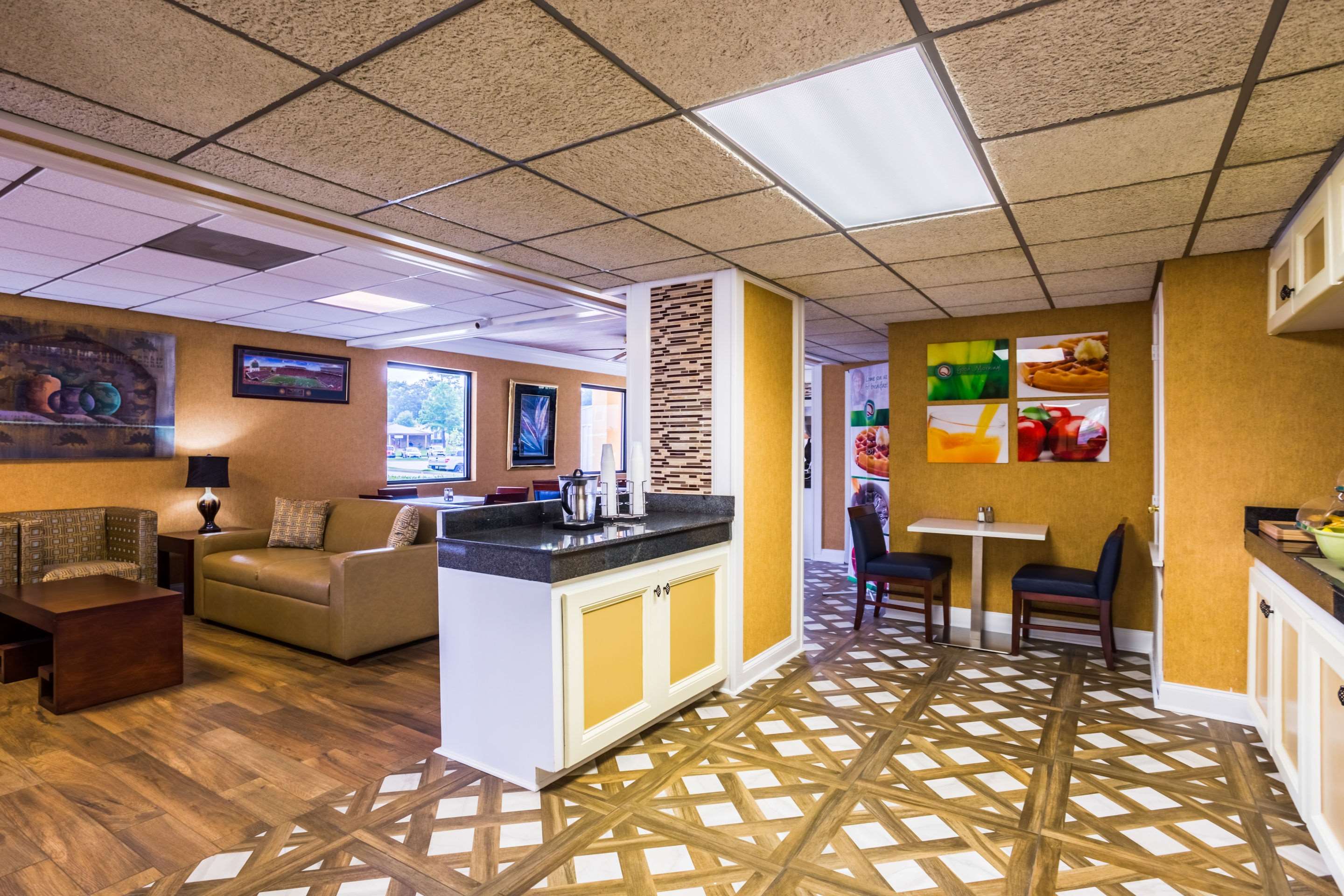 Breakfast area | Quality Inn & Suites Oxford