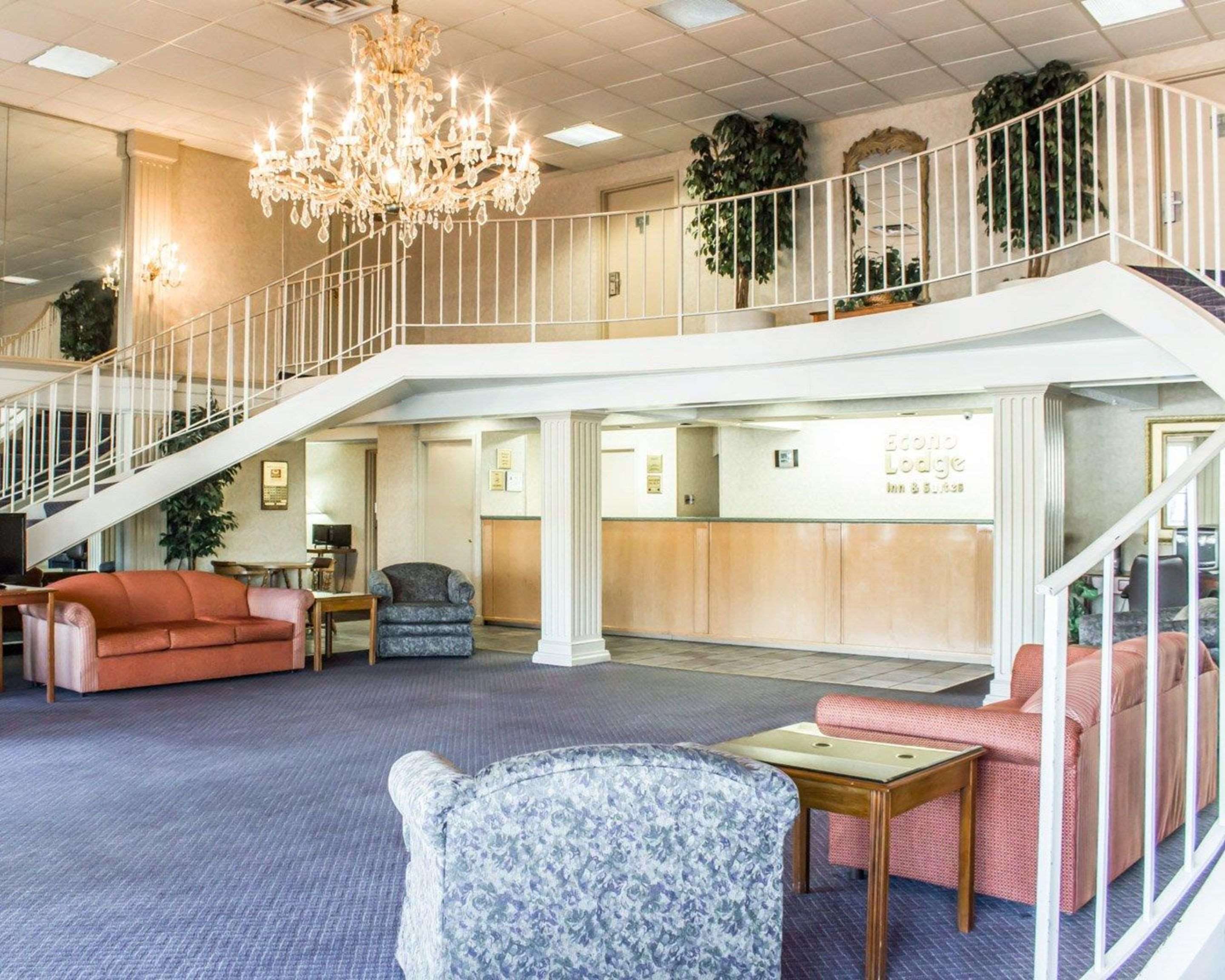 Front desk with friendly staff | Econo Lodge & Suites