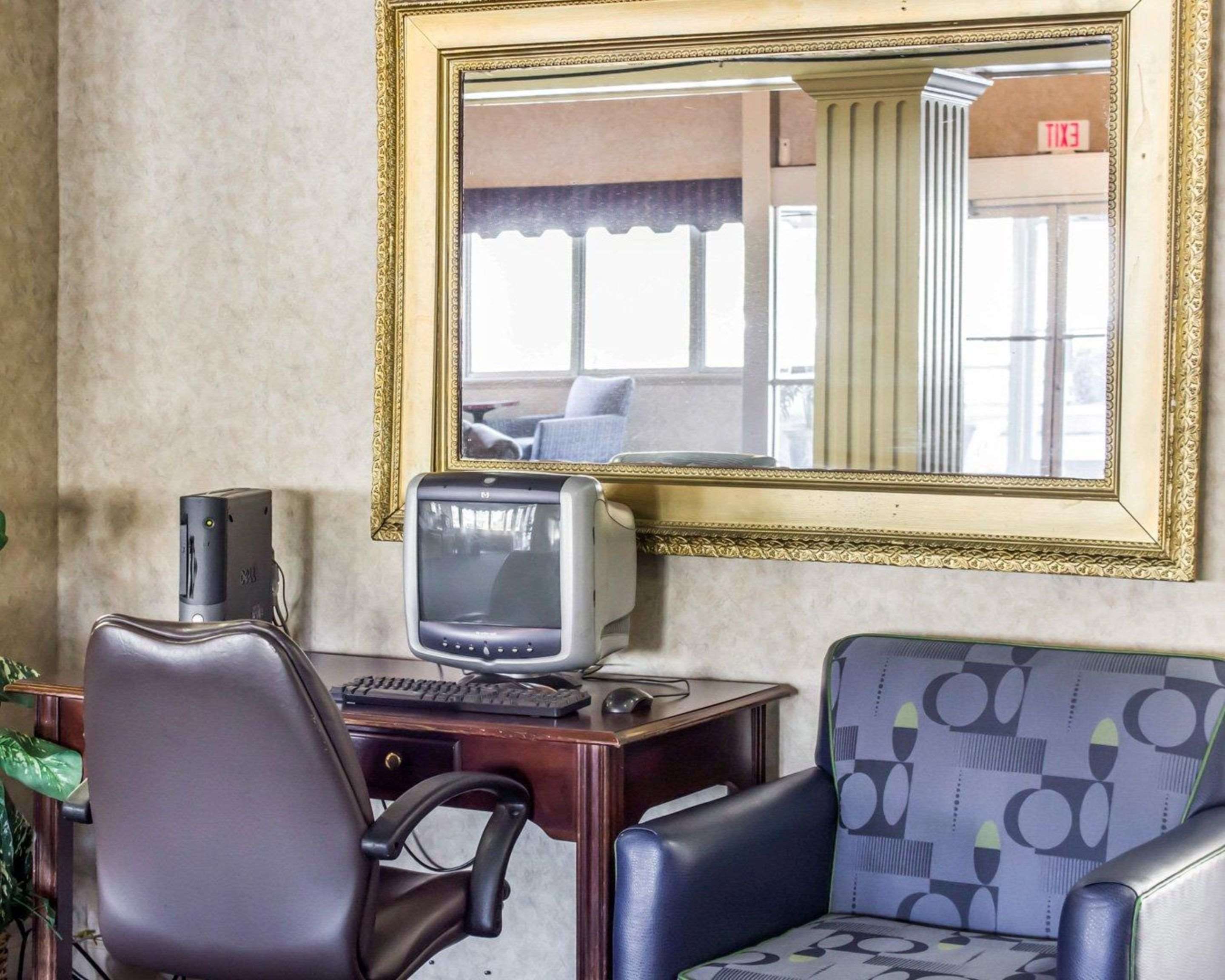 Business center with high-speed Internet access | Econo Lodge & Suites