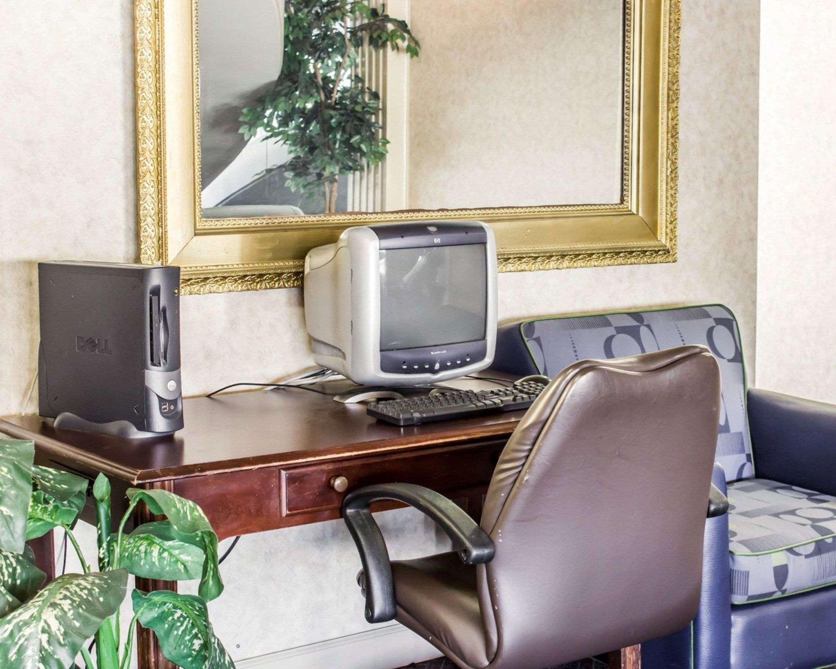 Business center with free wireless Internet access | Econo Lodge & Suites