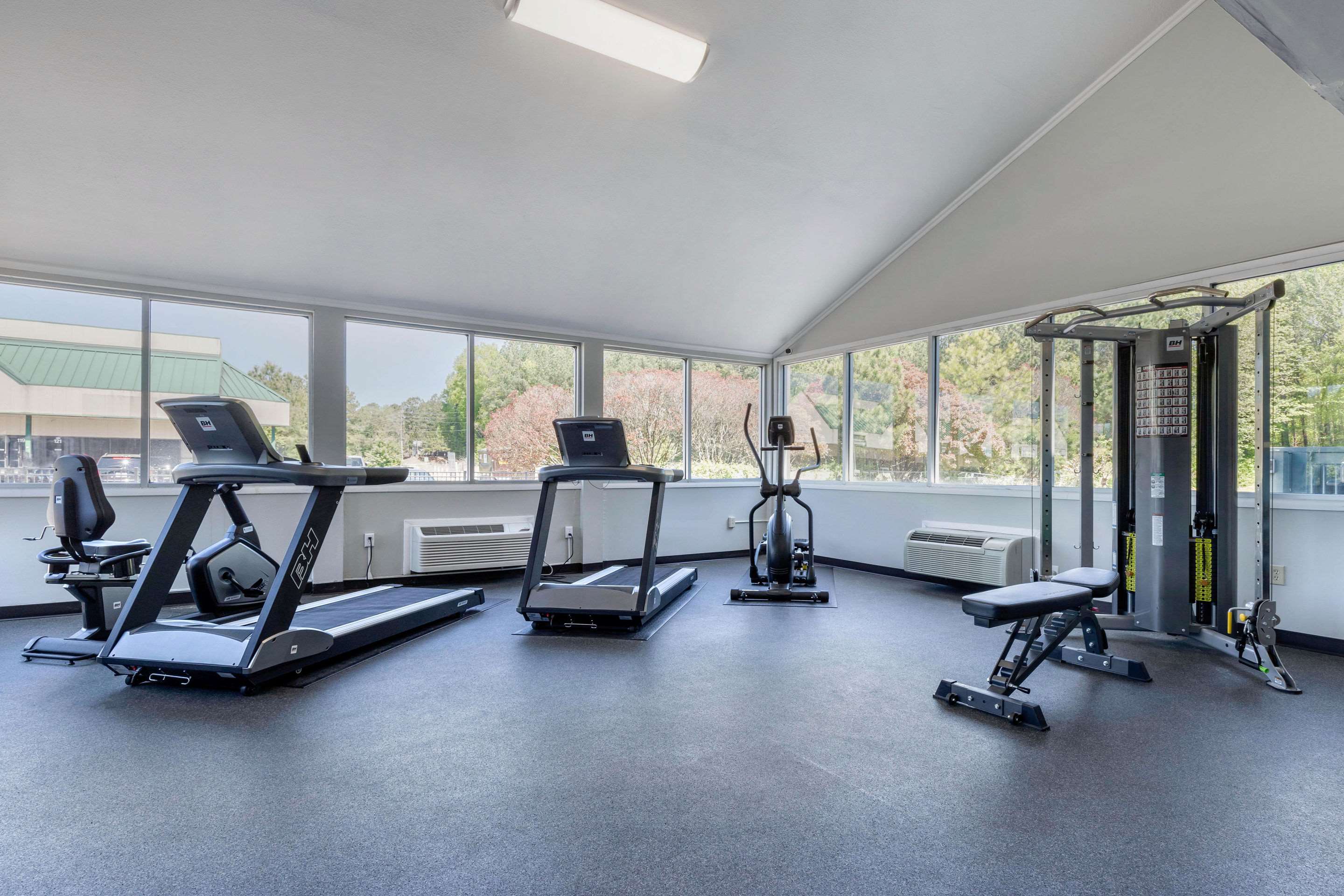 Fitness center | Days Inn and Suites by Wyndham Oxford