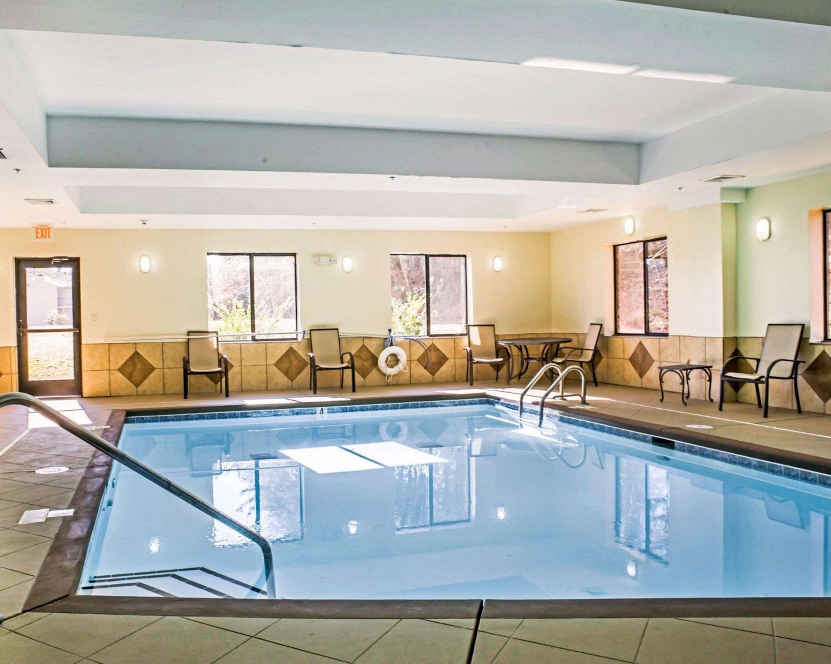 Indoor pool | Fairfield Inn & Suites by Marriott Greensboro Coliseum Area