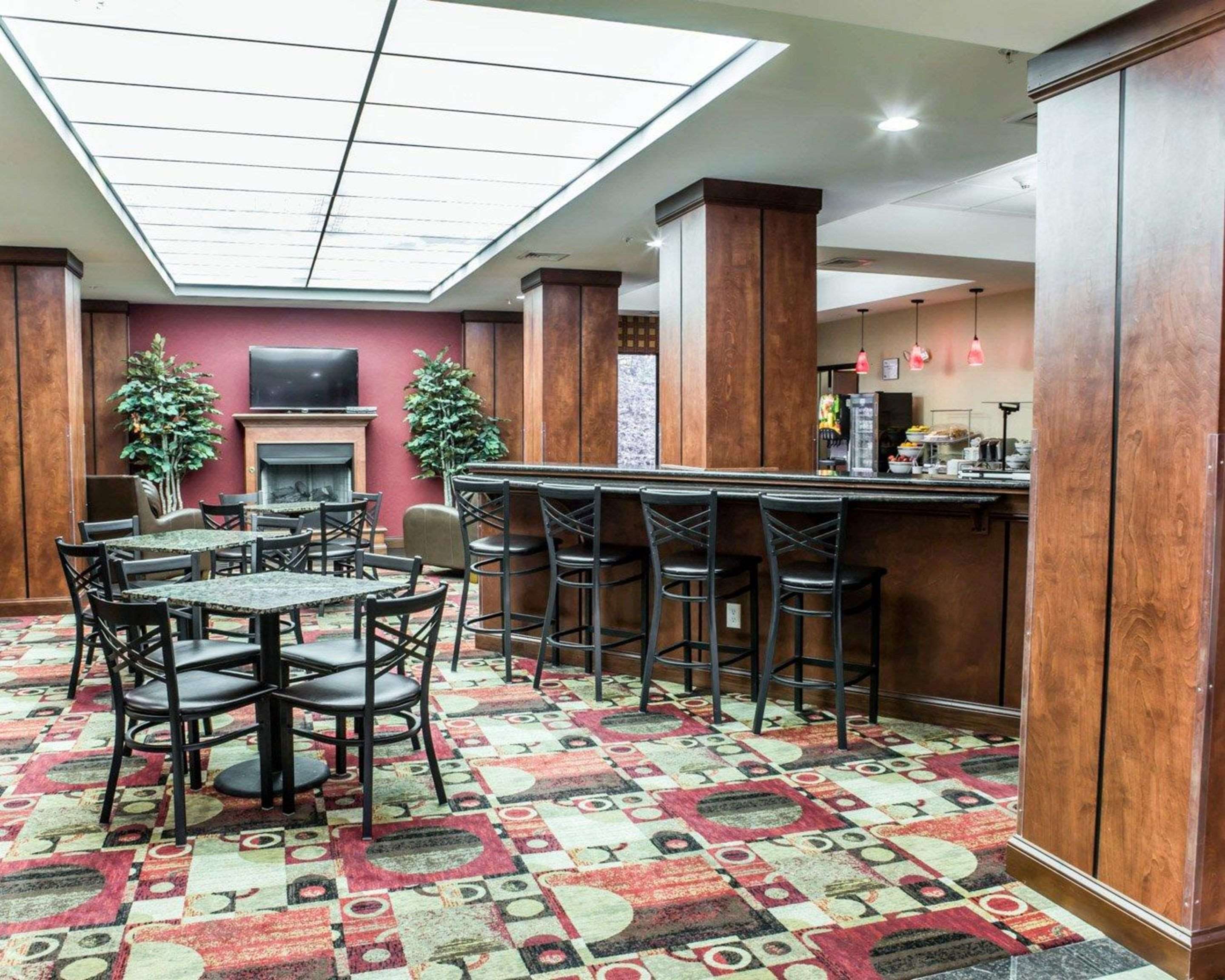 Breakfast bar | Fairfield Inn & Suites by Marriott Greensboro Coliseum Area