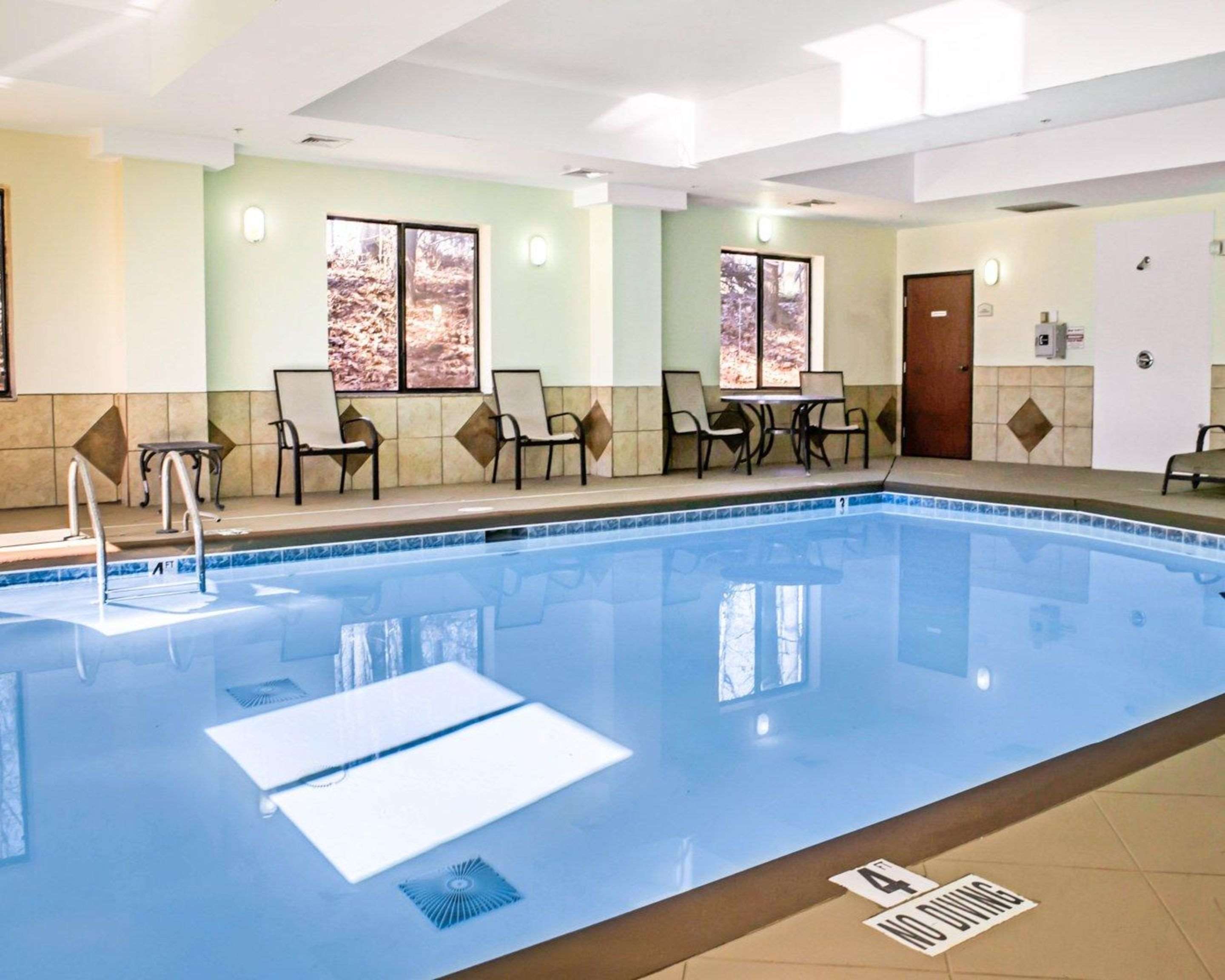 Indoor pool | Fairfield Inn & Suites by Marriott Greensboro Coliseum Area