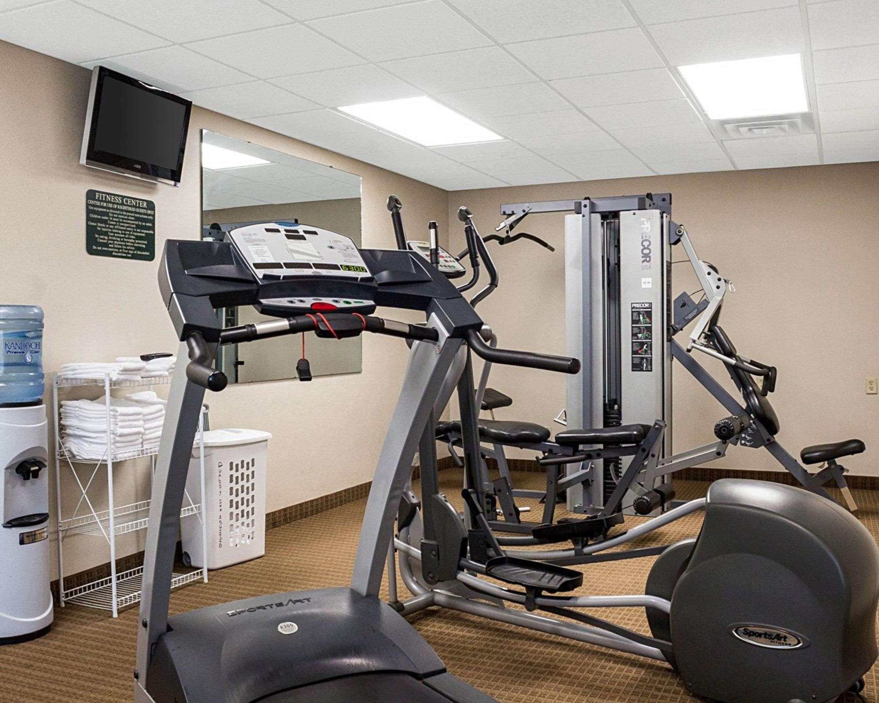 Exercise room | Quality Inn & Suites Conference Center and Water Park