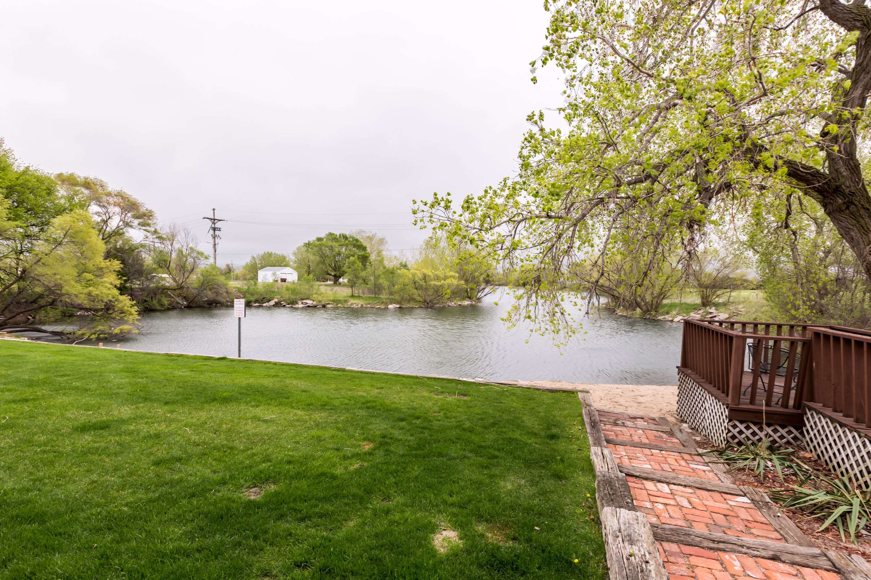 Courtyard | Rodeway Inn Grand Island