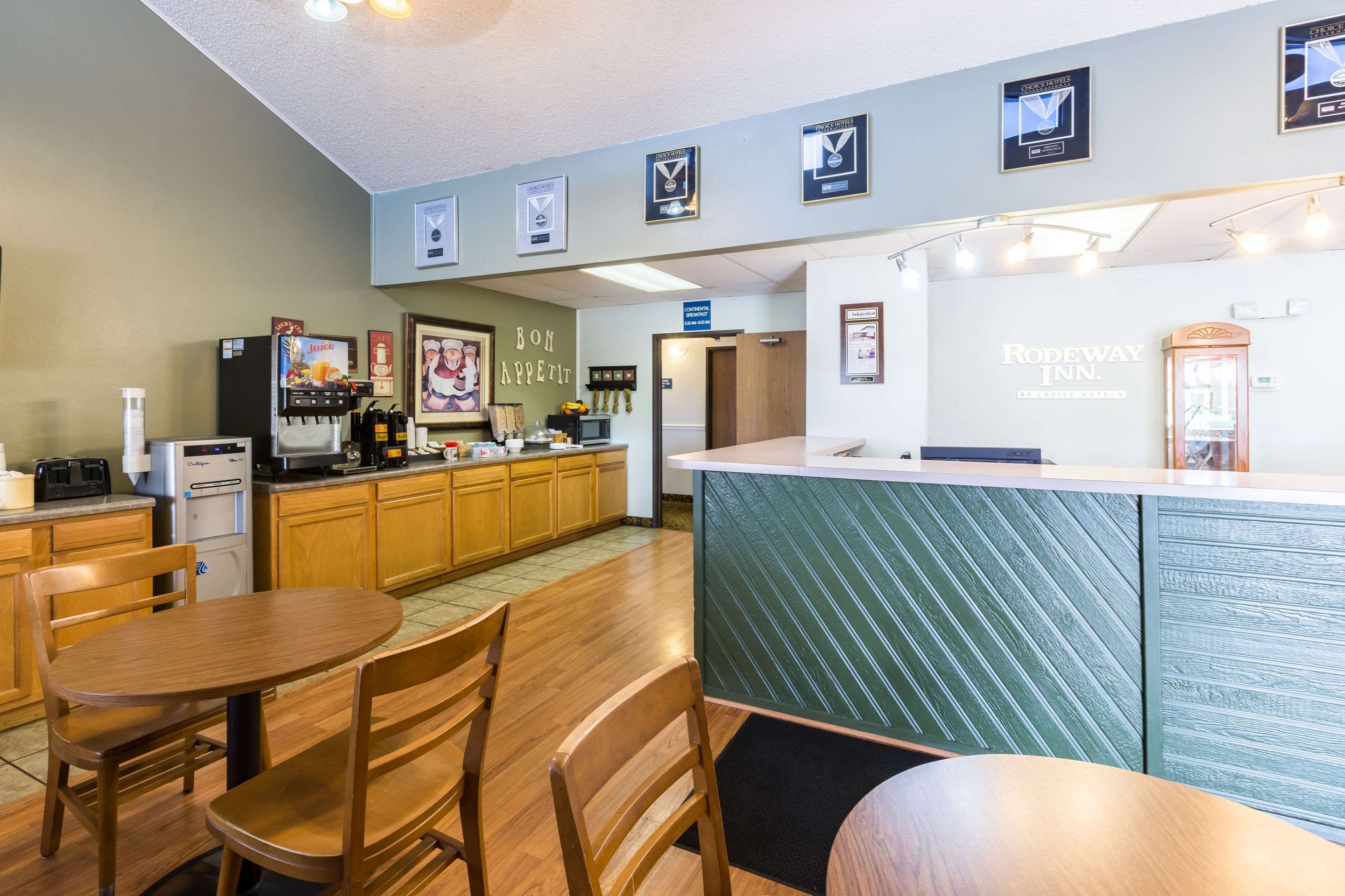 Breakfast | Rodeway Inn Grand Island