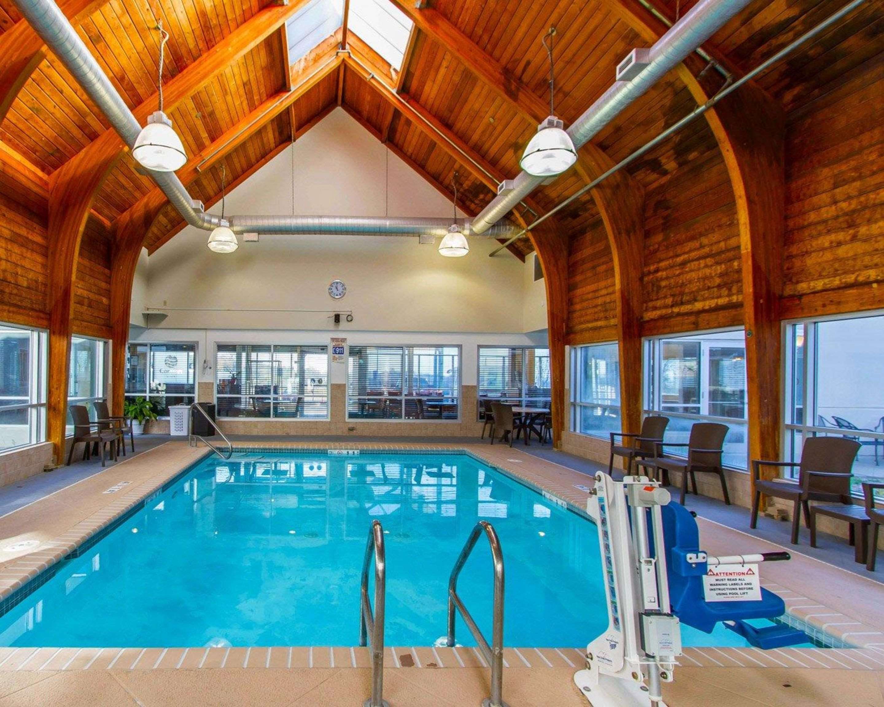 Indoor heated pool | Comfort Inn At The Zoo