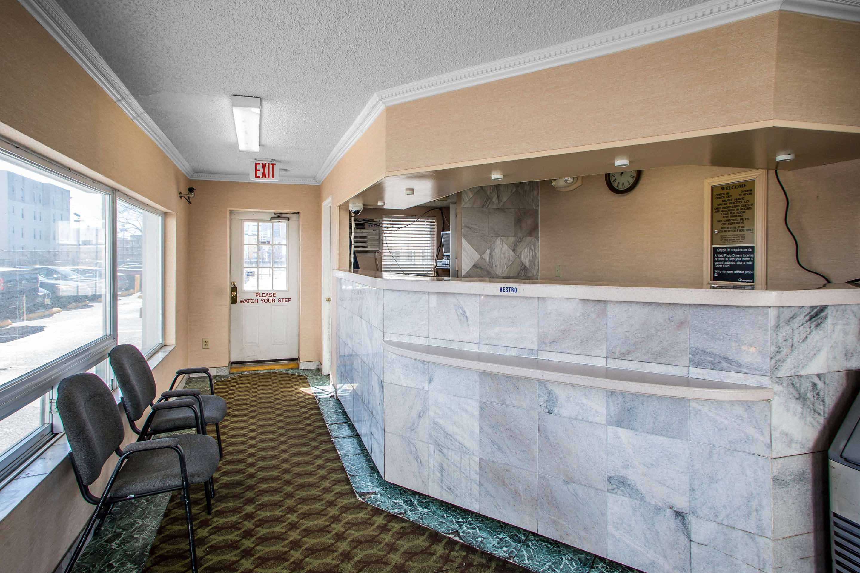 Front desk | Rodeway Inn Boardwalk Atlantic City