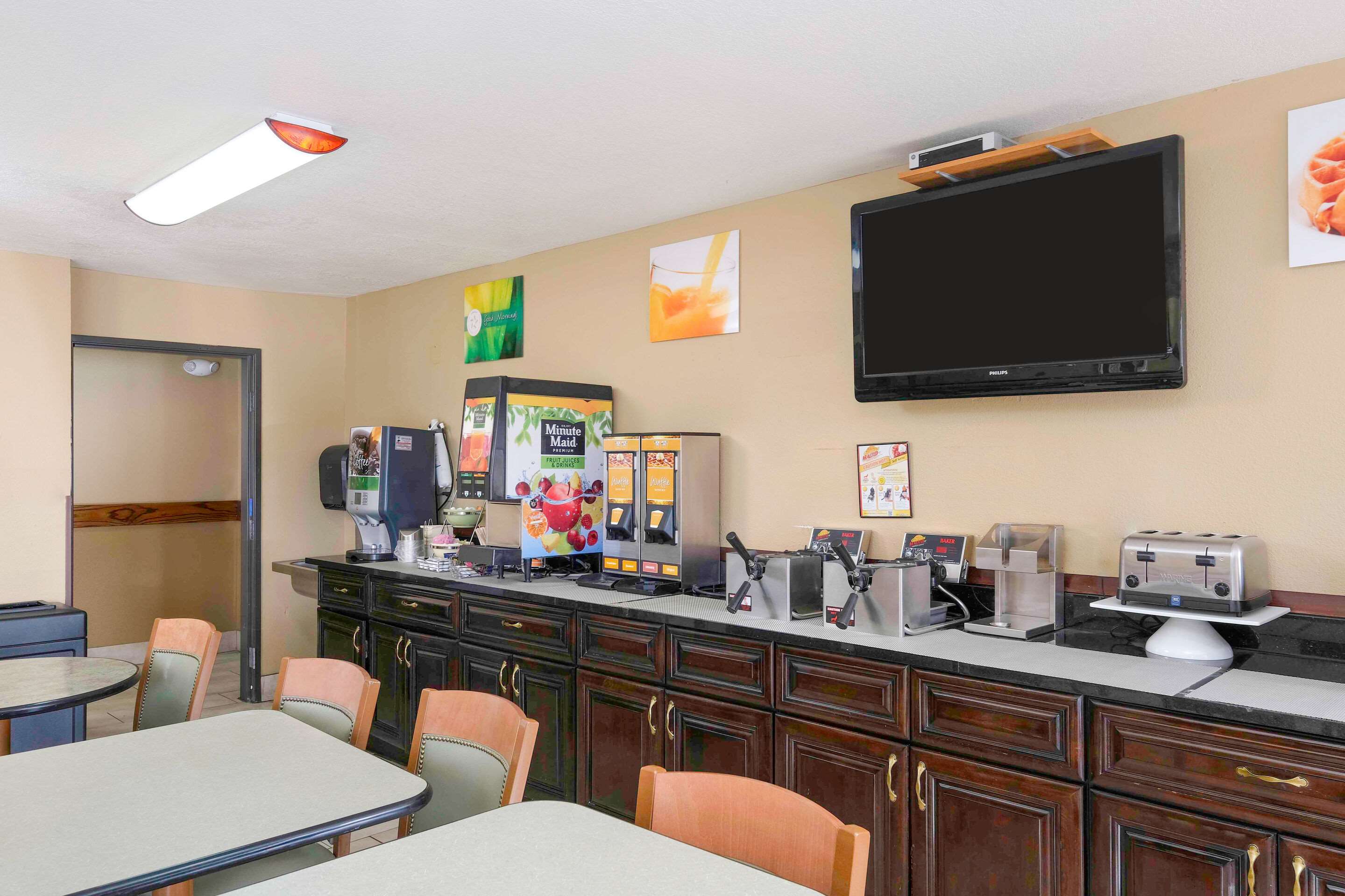 Breakfast area | SureStay Plus Hotel by Best Western Silver City