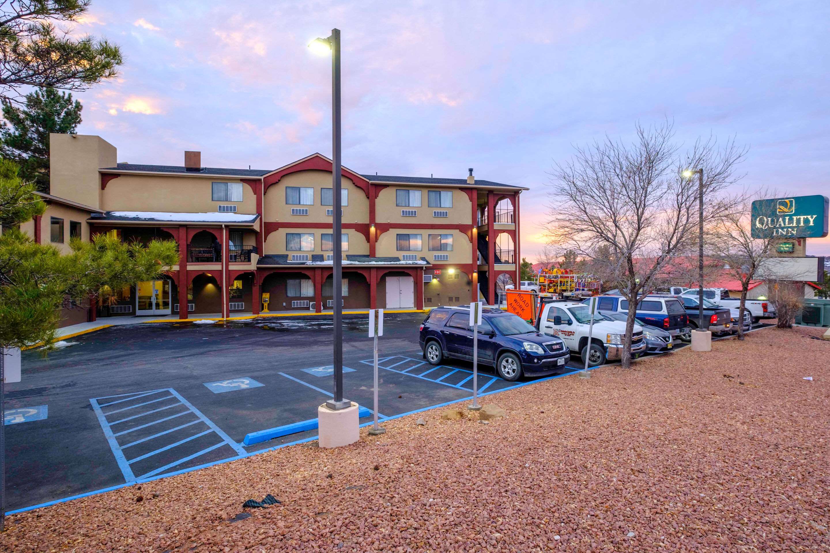Parking | SureStay Plus Hotel by Best Western Silver City