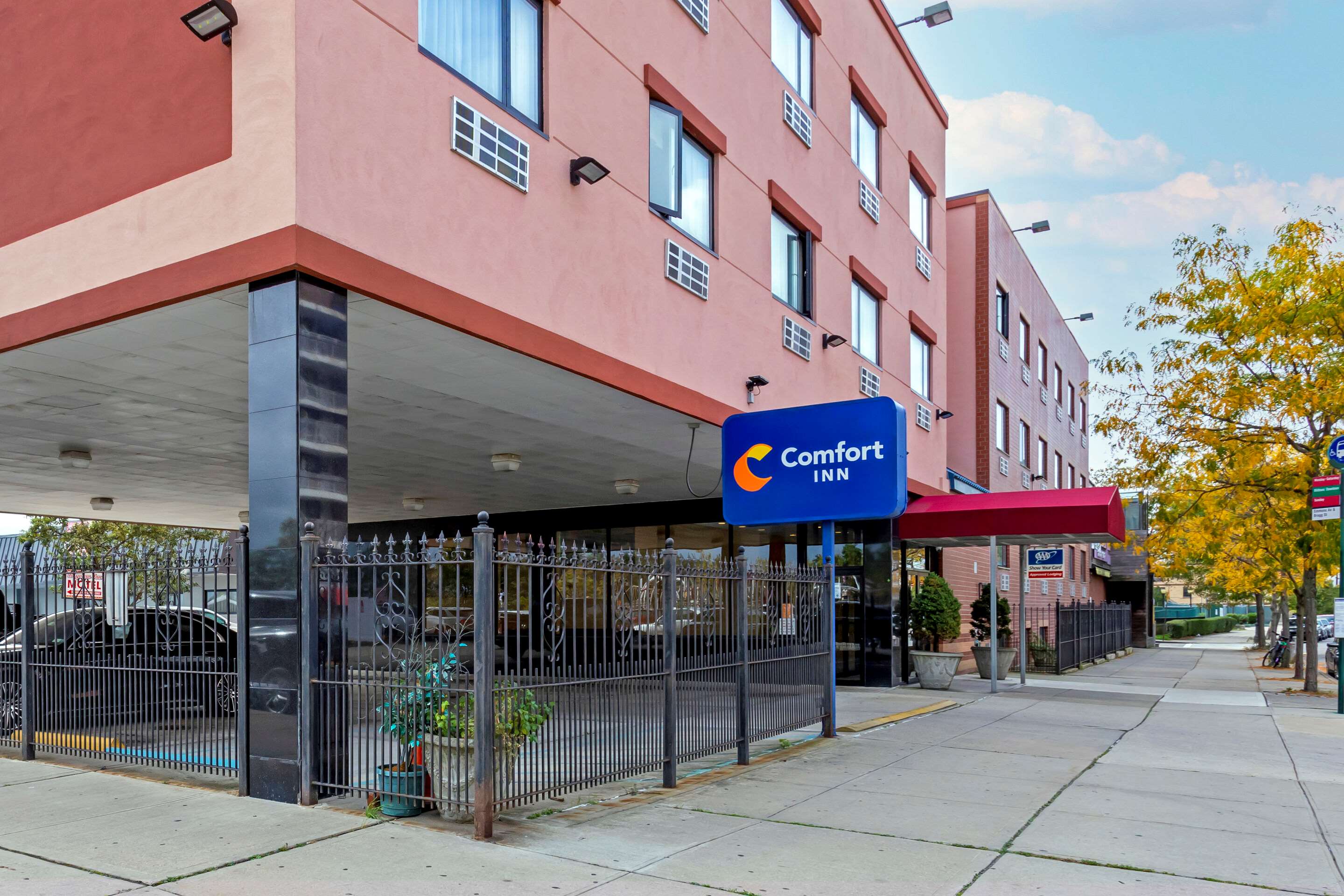 Hotel exterior | Comfort Inn Brooklyn