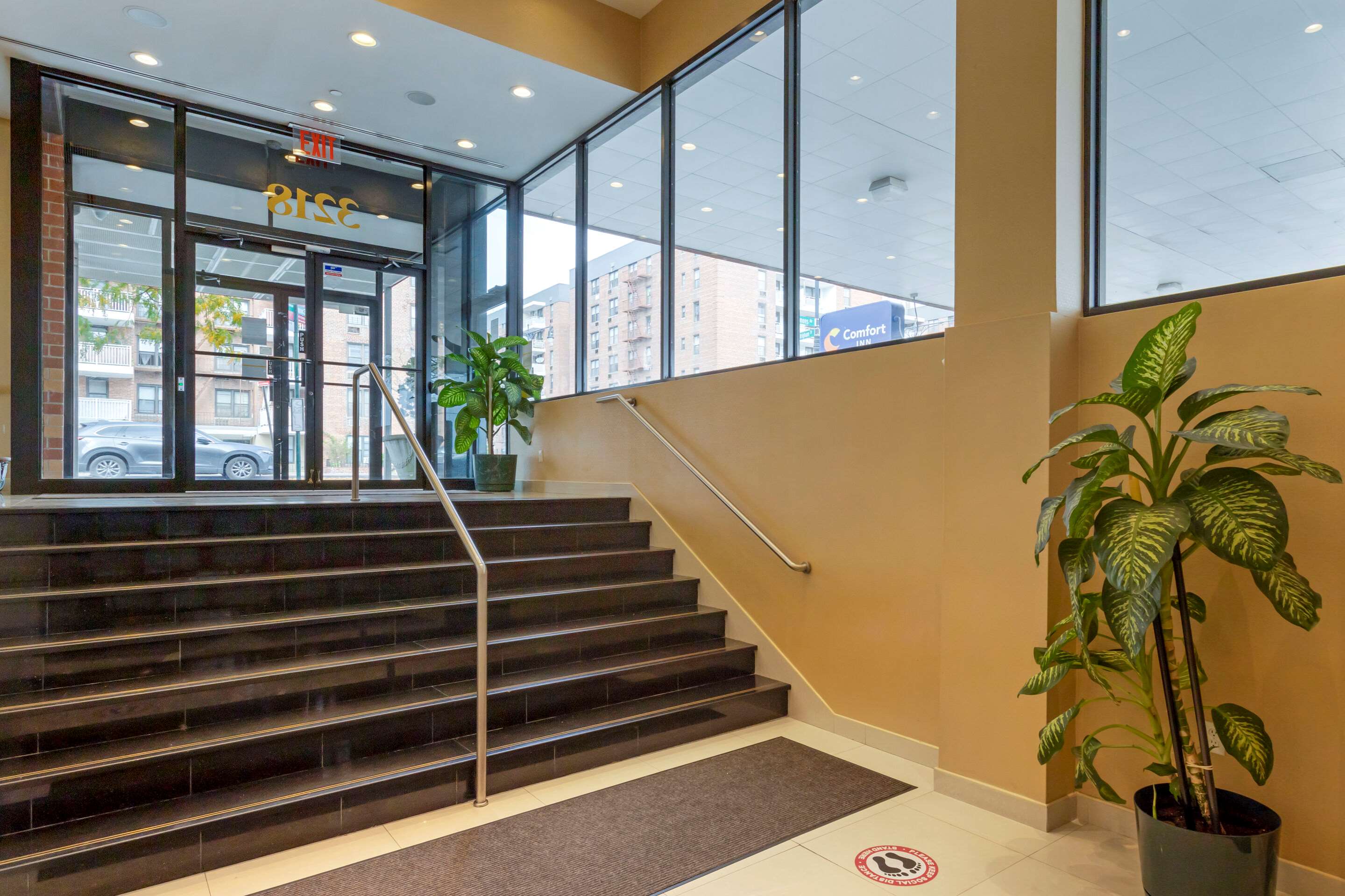 Hotel lobby | Comfort Inn Brooklyn