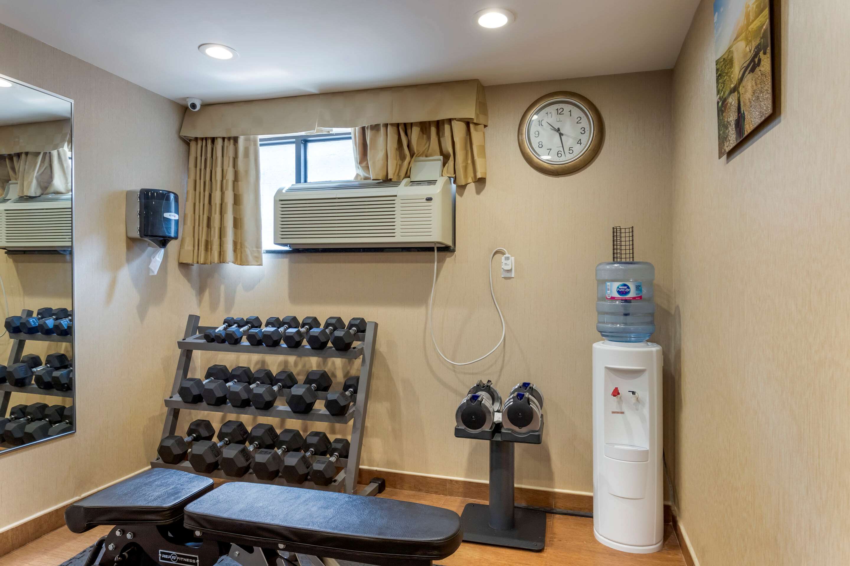 Fitness center | Comfort Inn Brooklyn