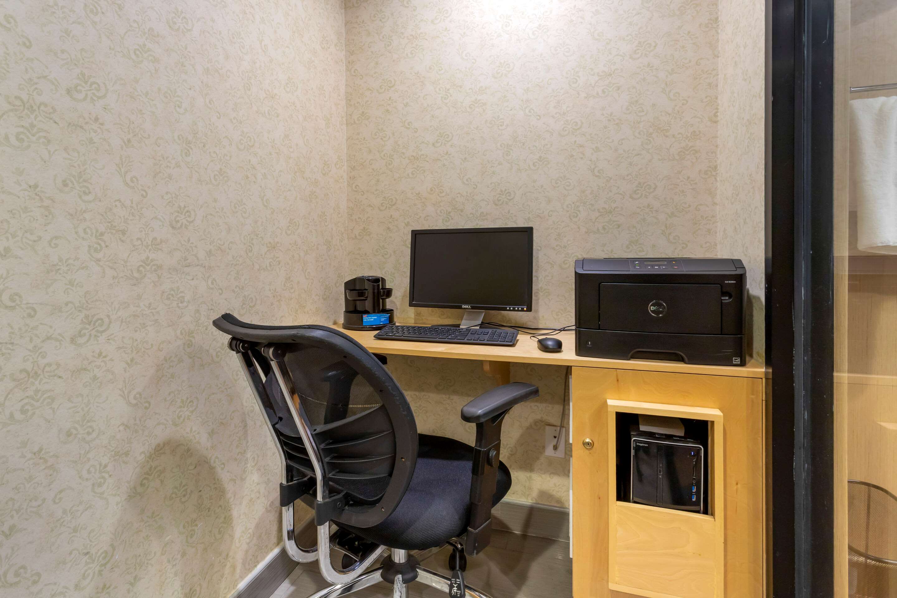 Business center | Comfort Inn Brooklyn