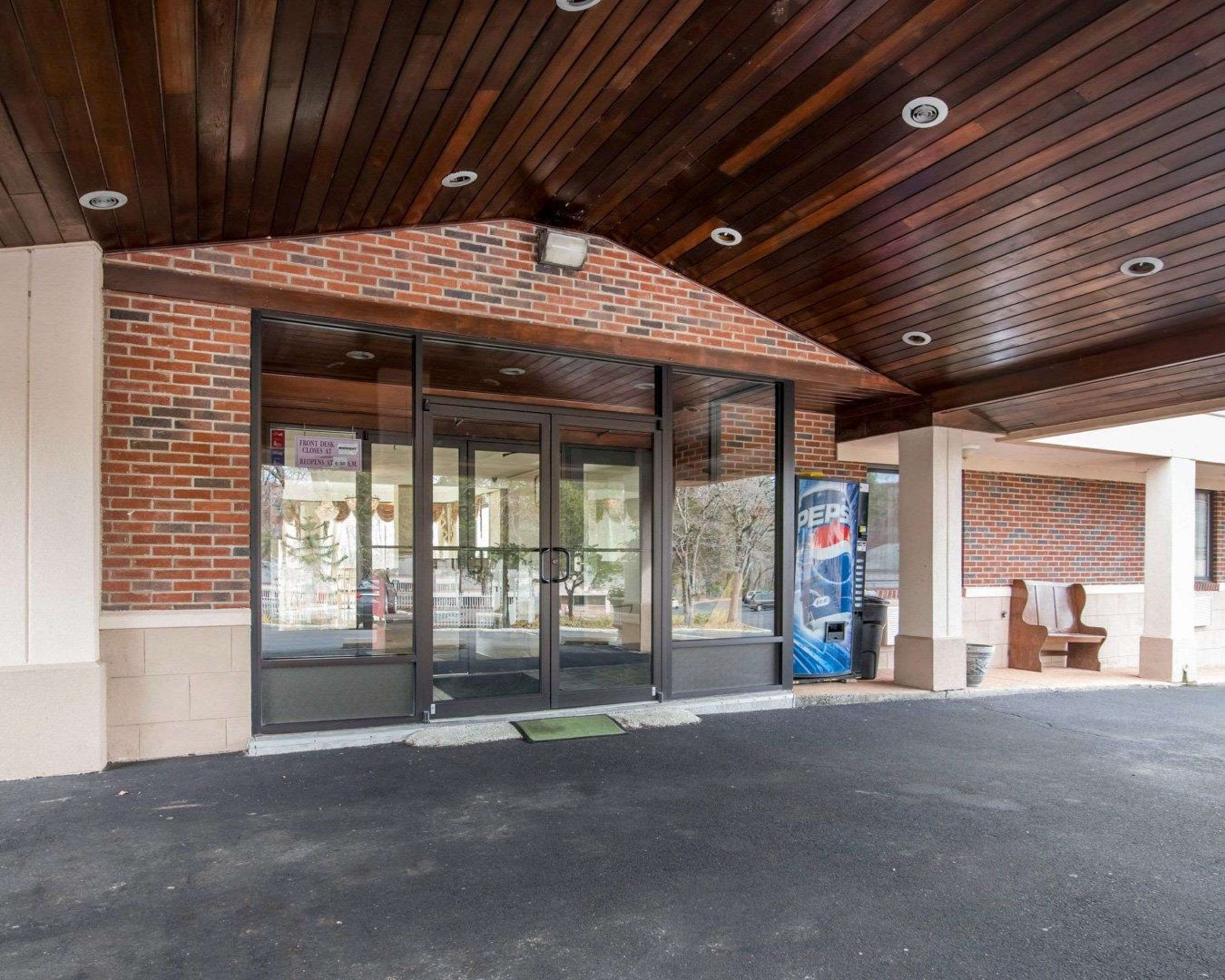 Hotel entrance | Rodeway Inn Skytop