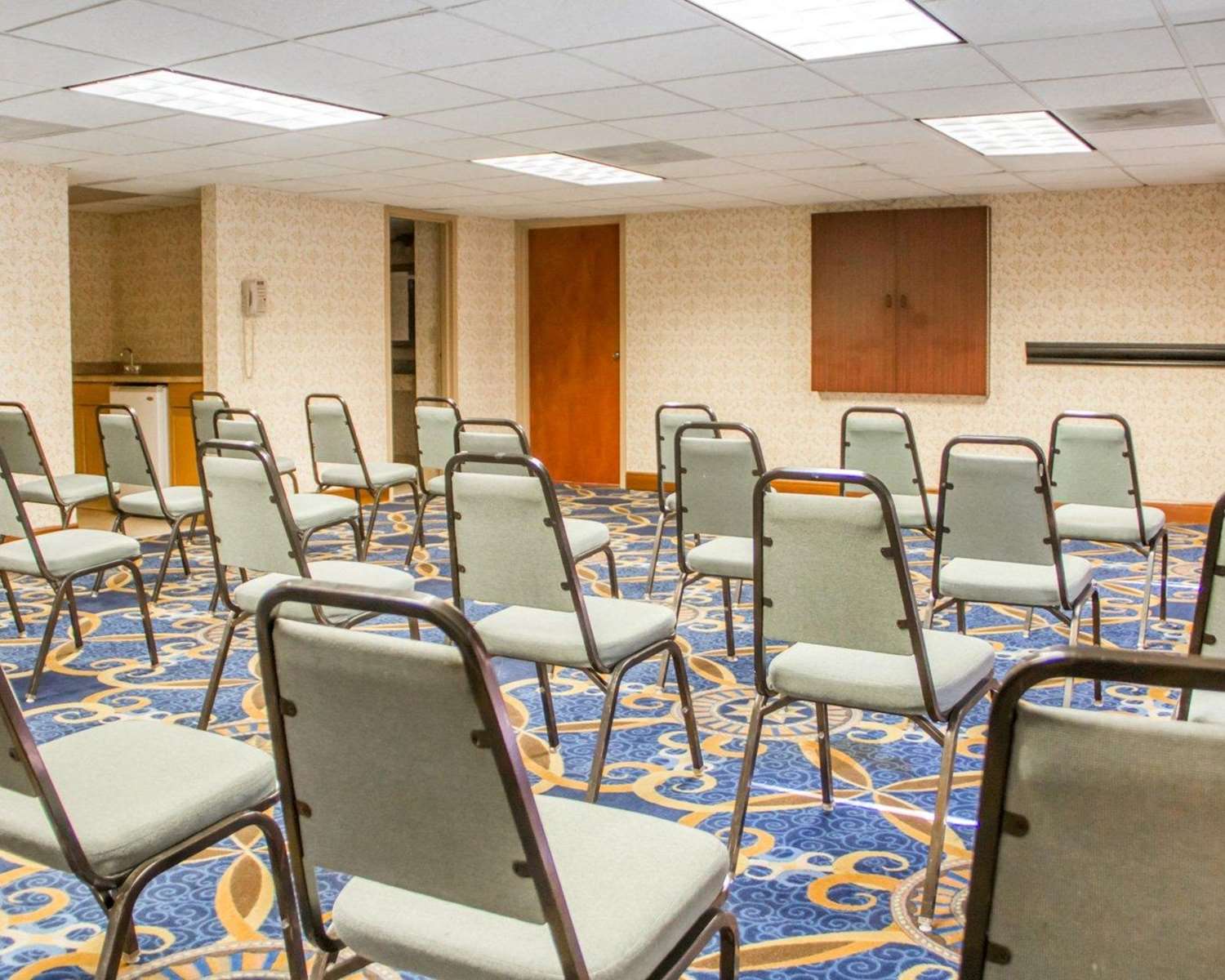 Econo Lodge Broken Arrow, OK See Discounts