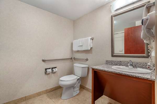 Suite - Econo Lodge Broken Arrow