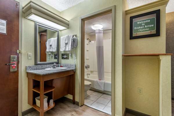  - Econo Lodge Broken Arrow