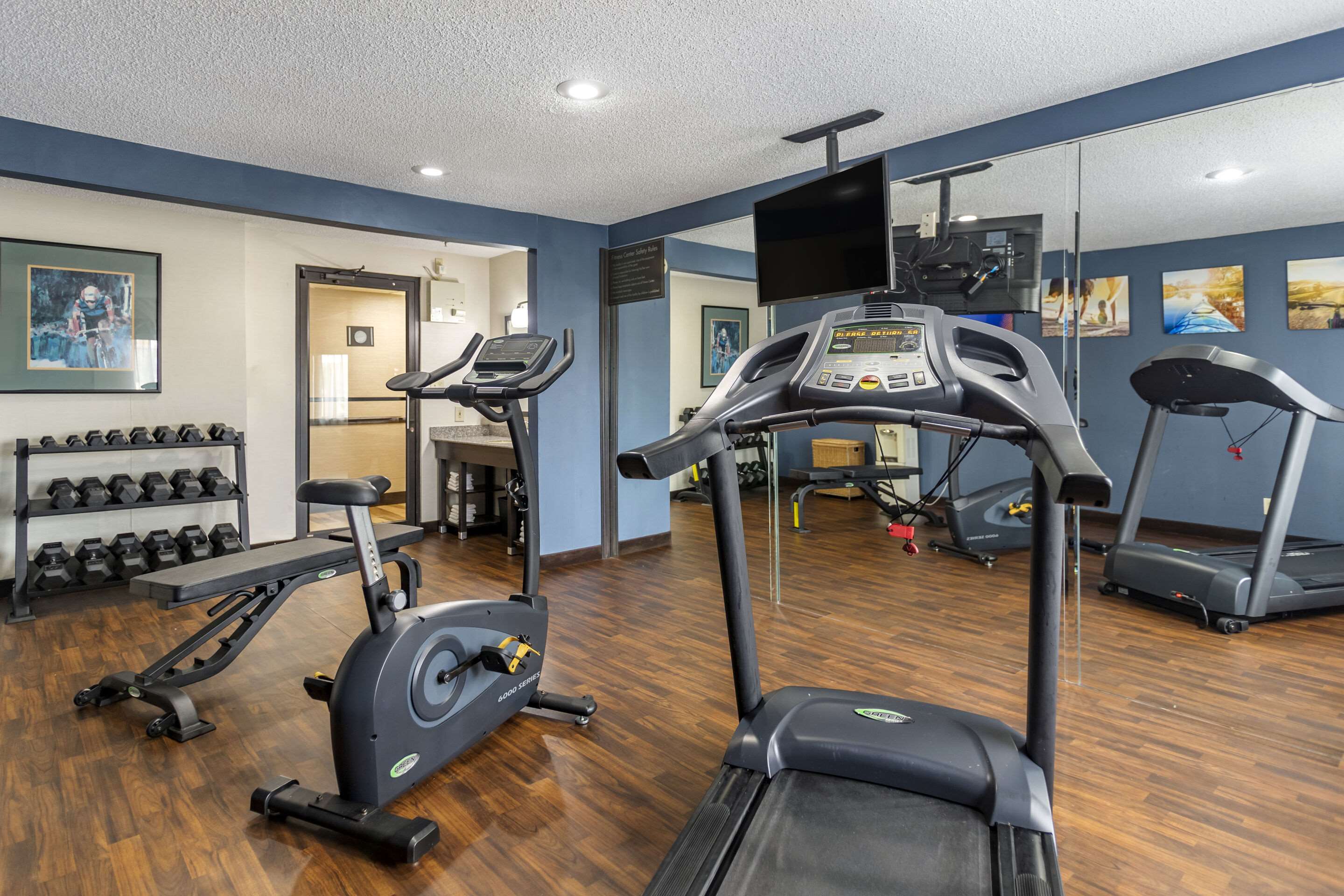 Exercise room | Comfort Inn Midtown