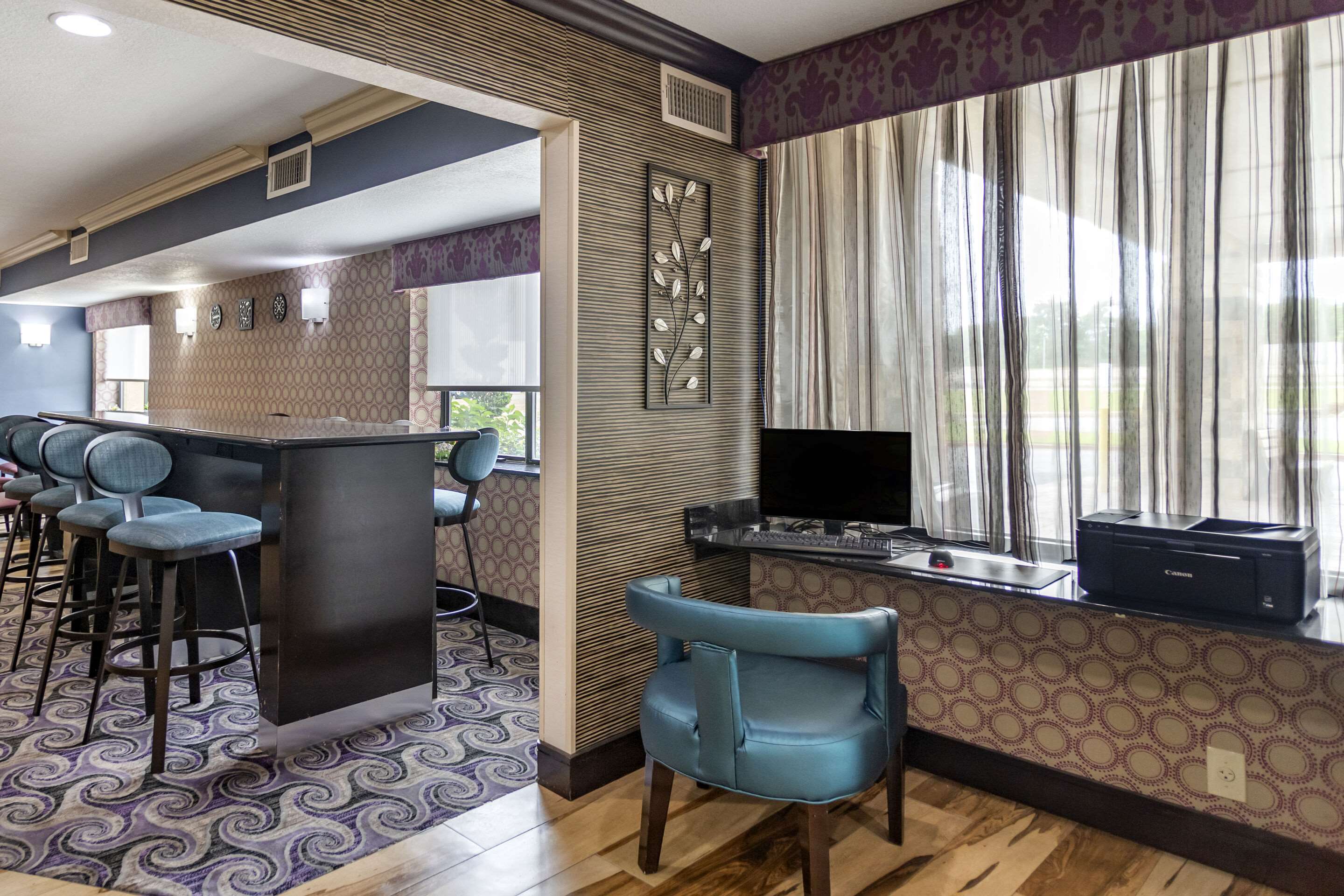 Business center | Comfort Inn Midtown