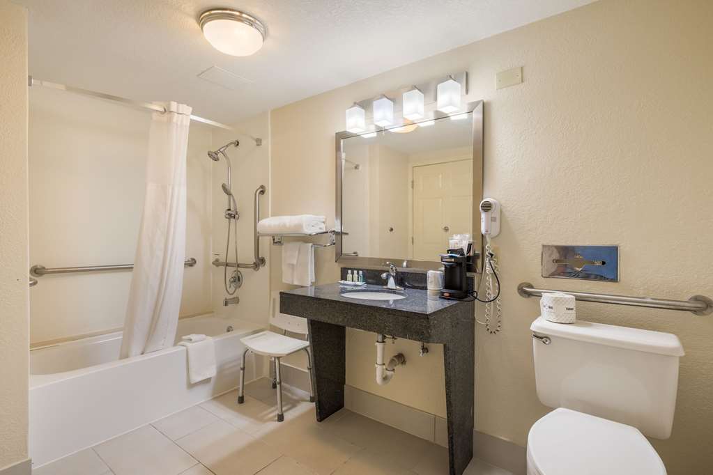 QUALITY INN TULSA CENTRAL-guestroom-Guest Room,Bathroom,On-Site.jpg