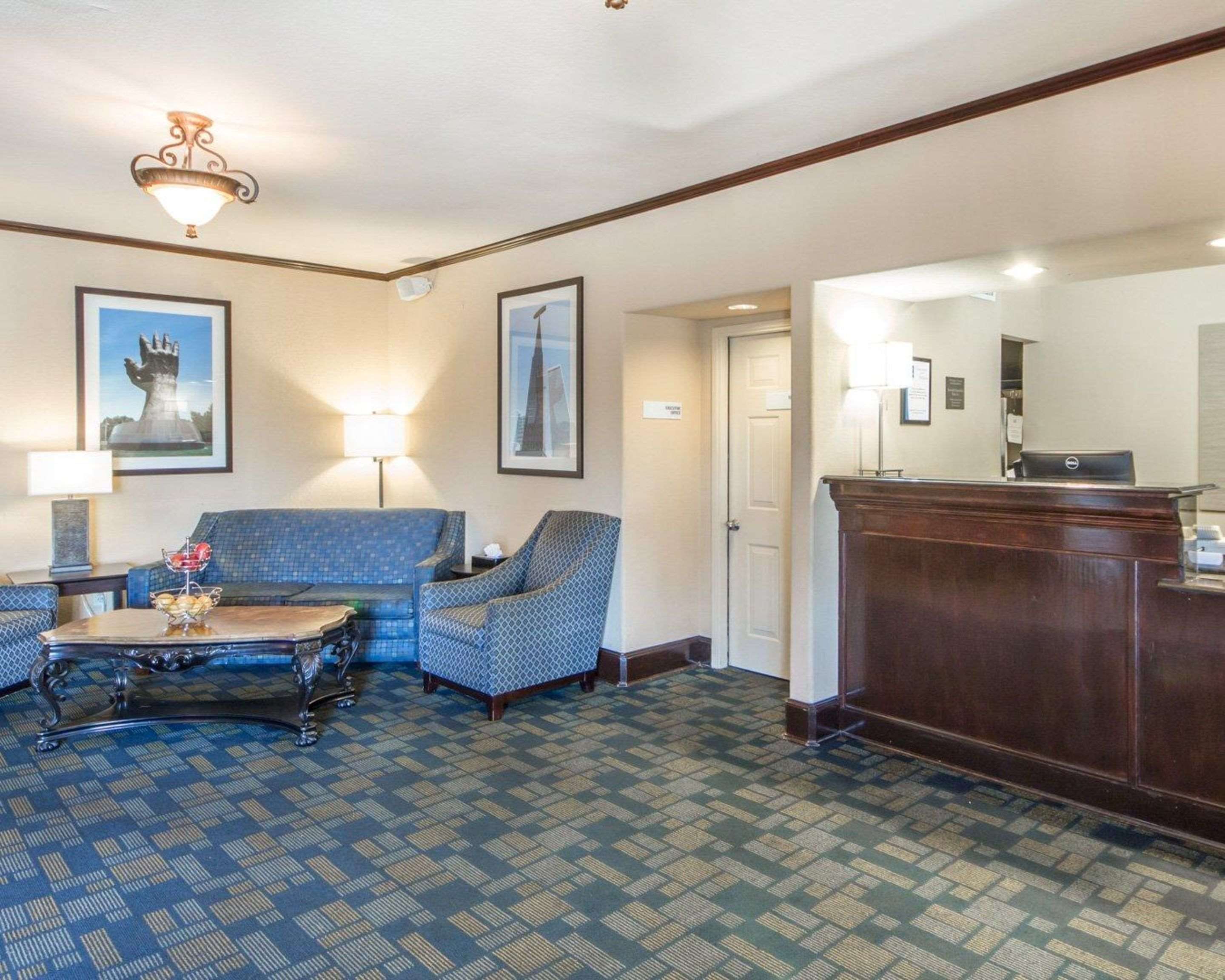 Hotel lobby | Quality Inn Tulsa - Downtown West