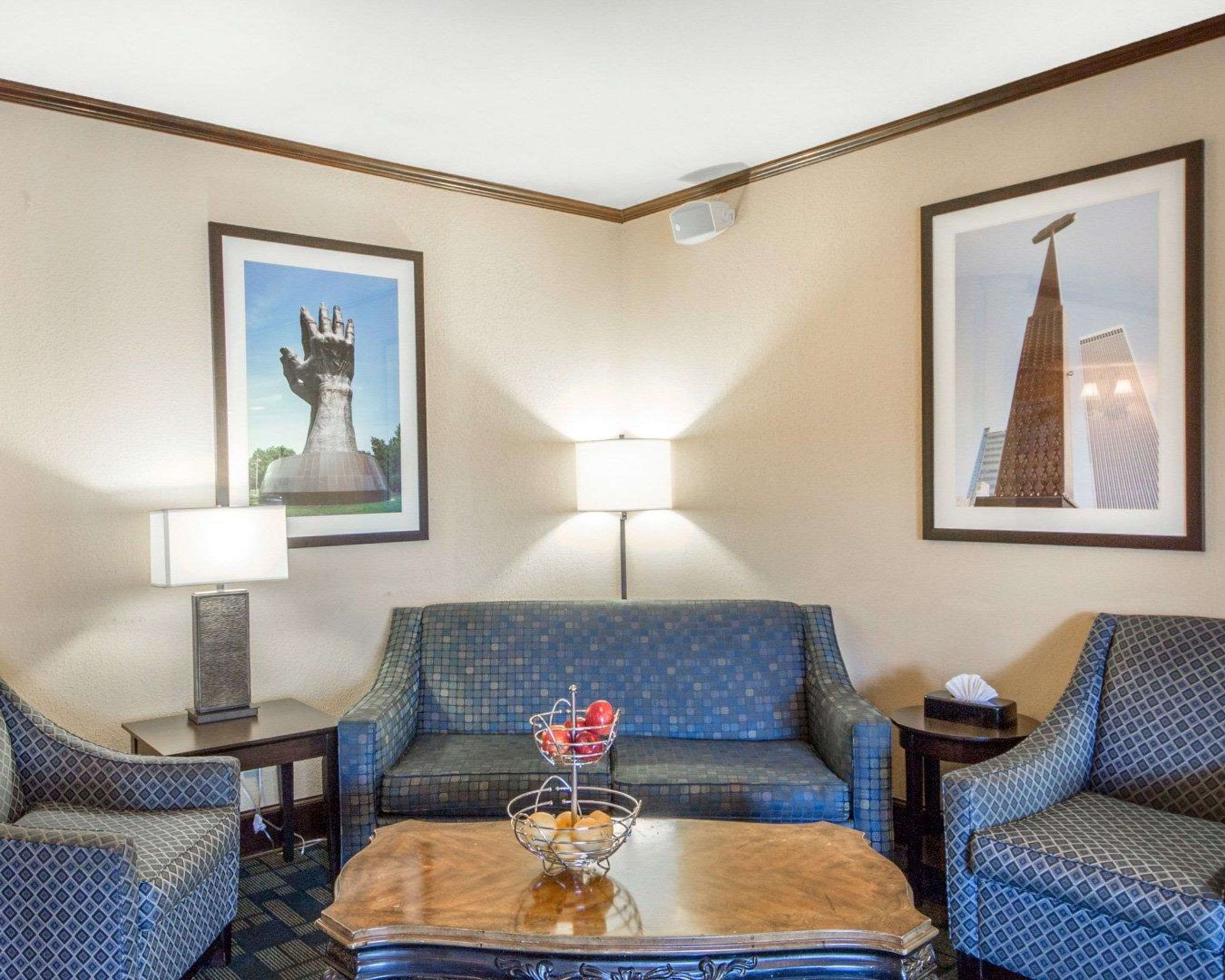 Lobby with sitting area | Quality Inn Tulsa - Downtown West