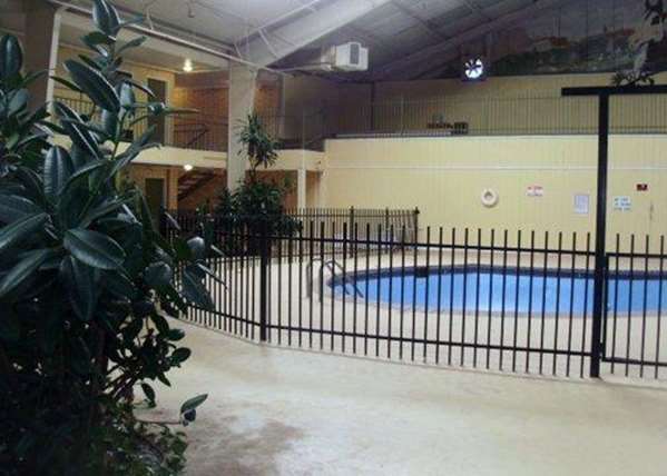 Pool - Econo Lodge Elk City - I-40, Exit 41
