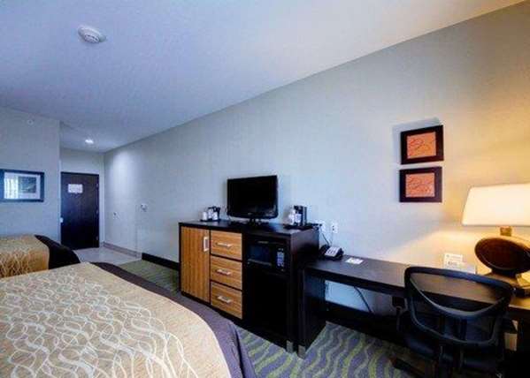  - Comfort Inn & Suites Tulsa - I-44, Exits 221B & 222A