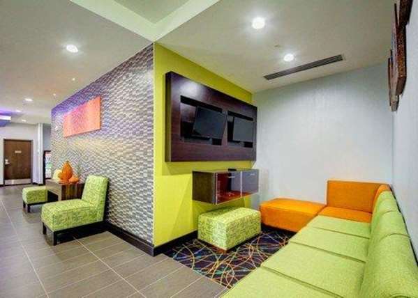  - Comfort Inn & Suites Tulsa - I-44, Exits 221B & 222A