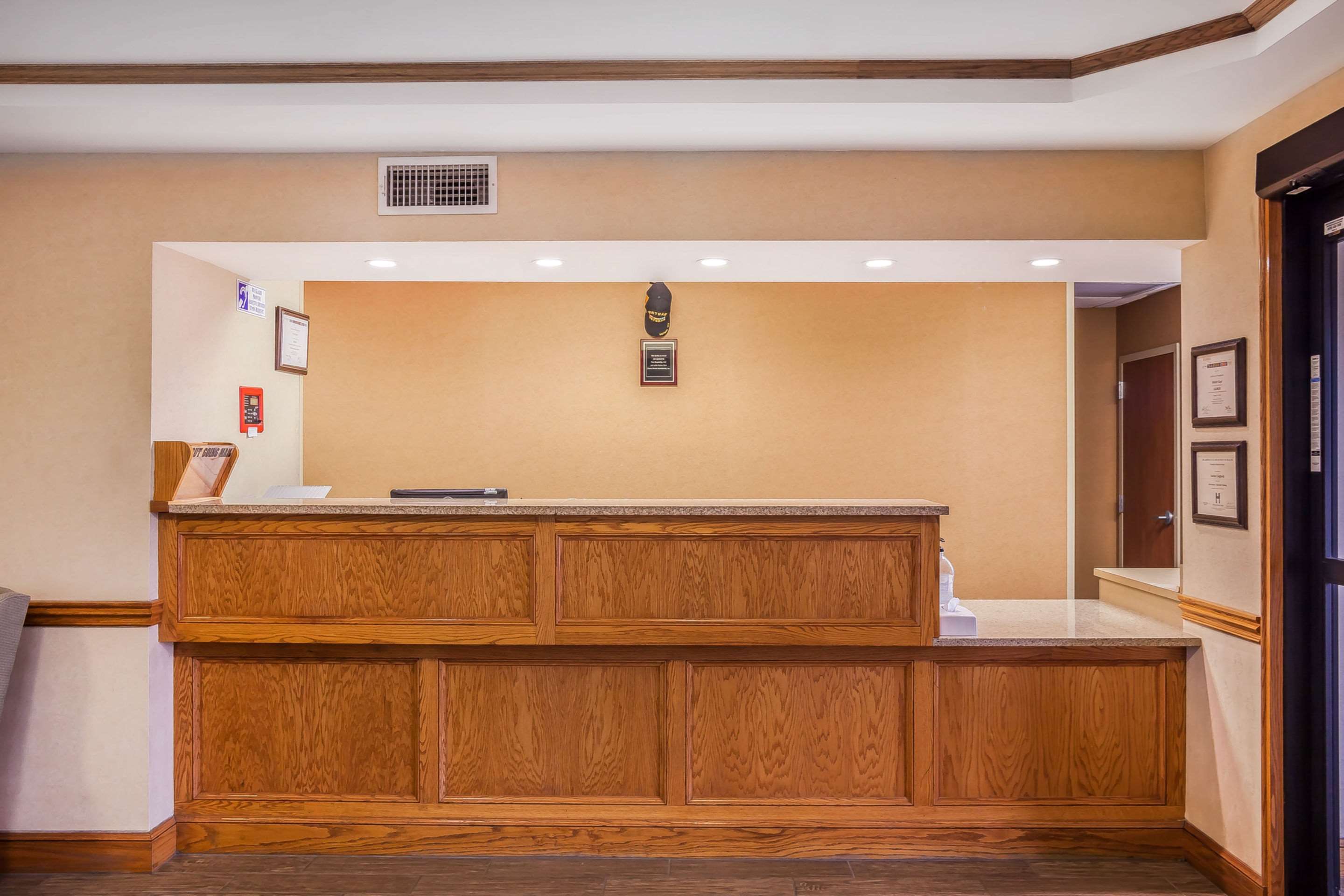 Front desk | Rodeway Inn Tahlequah