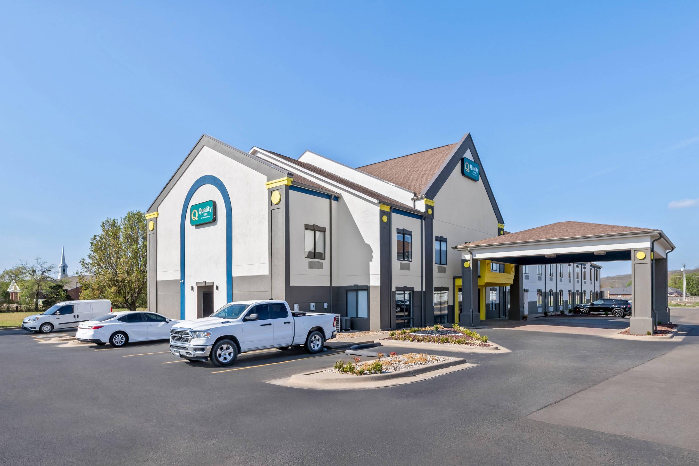 Hotel exterior | Rodeway Inn Tahlequah
