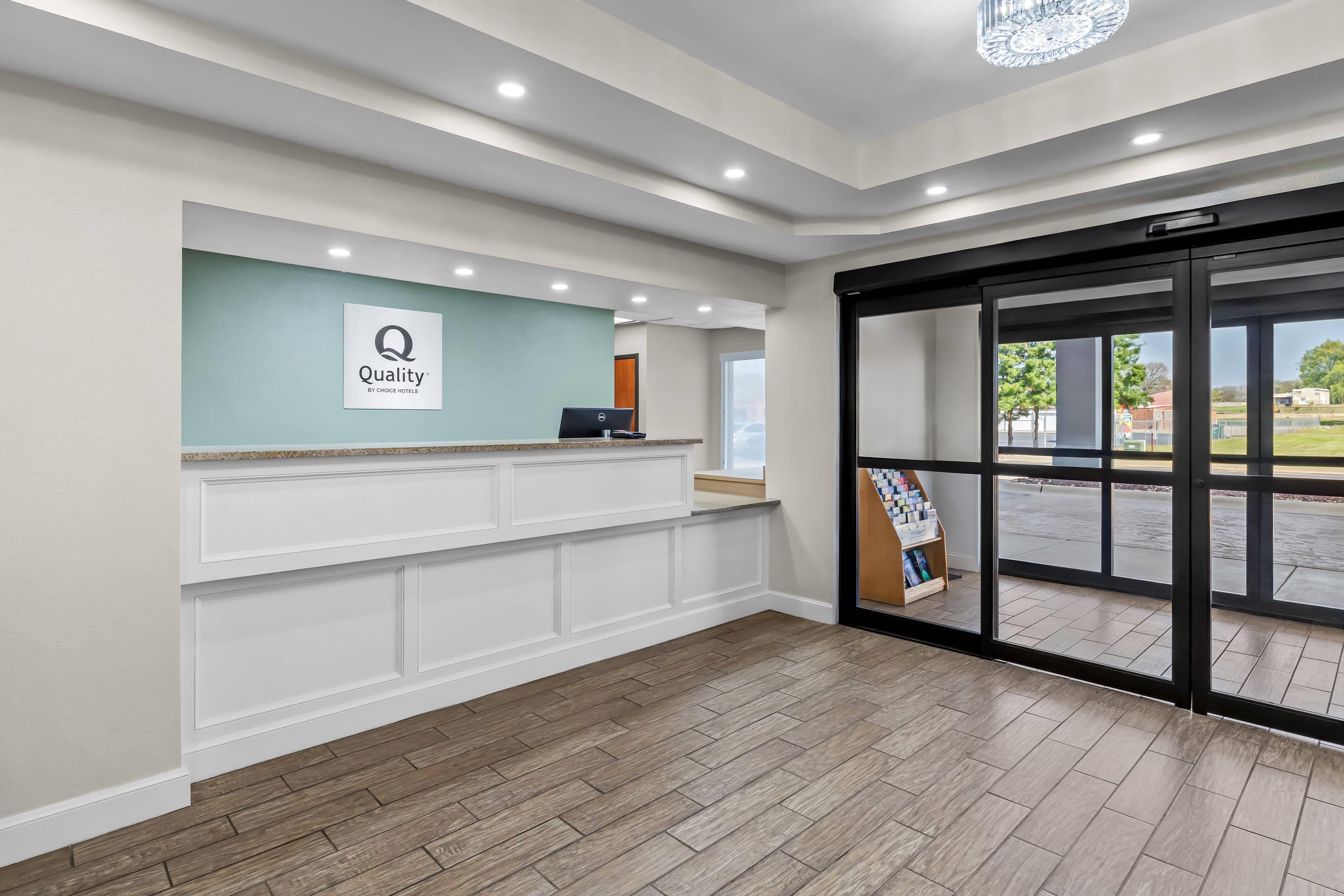 Hotel lobby | Rodeway Inn Tahlequah