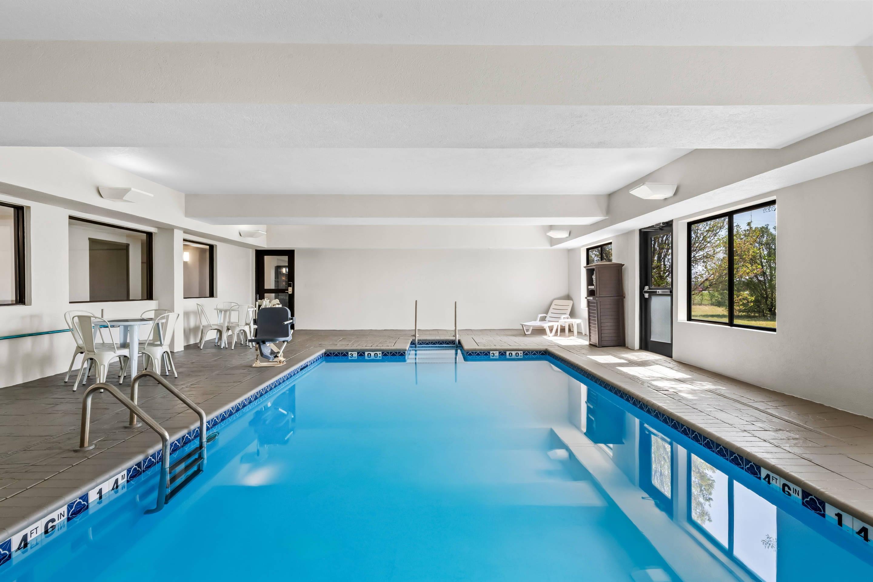 Indoor pool | Rodeway Inn Tahlequah