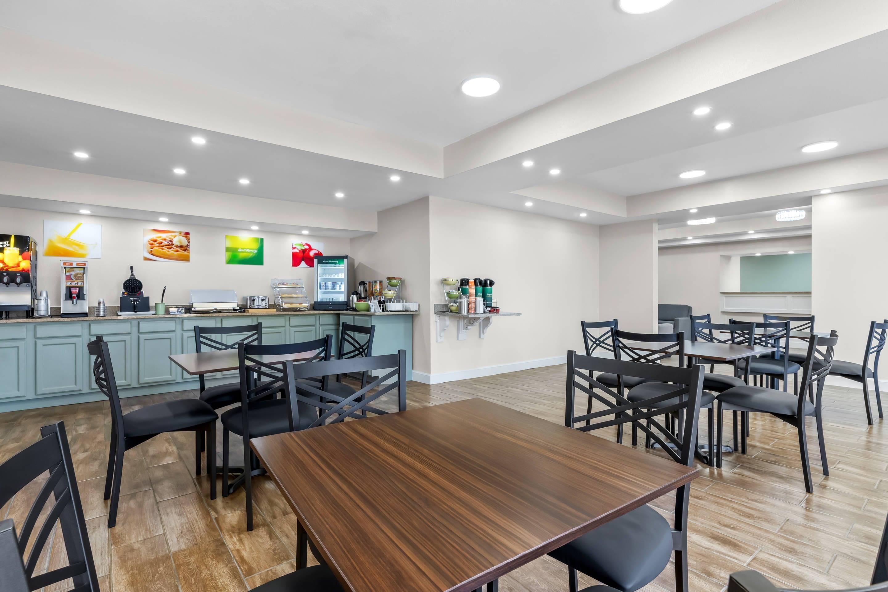 Breakfast area | Rodeway Inn Tahlequah