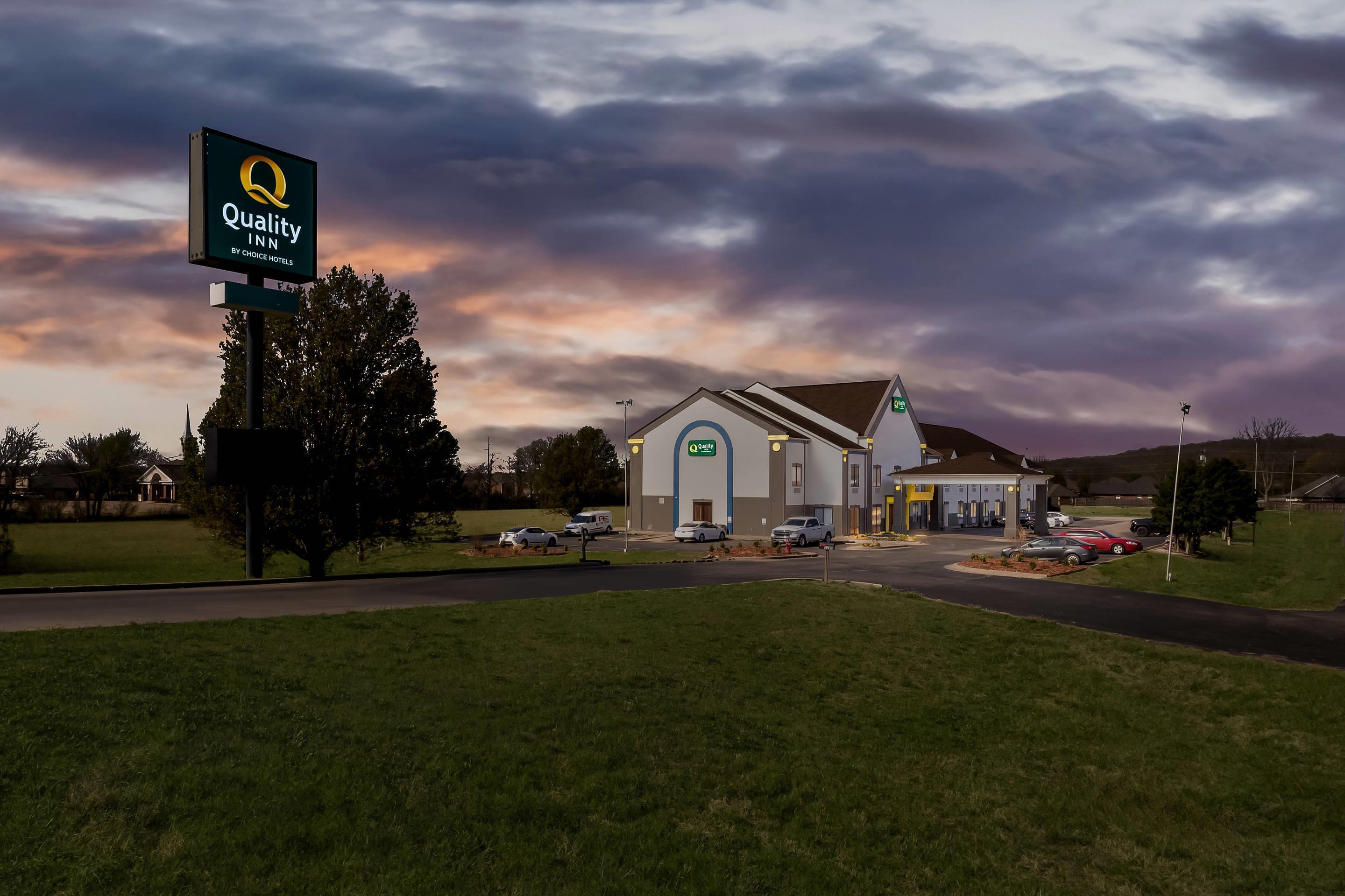 Hotel exterior | Rodeway Inn Tahlequah